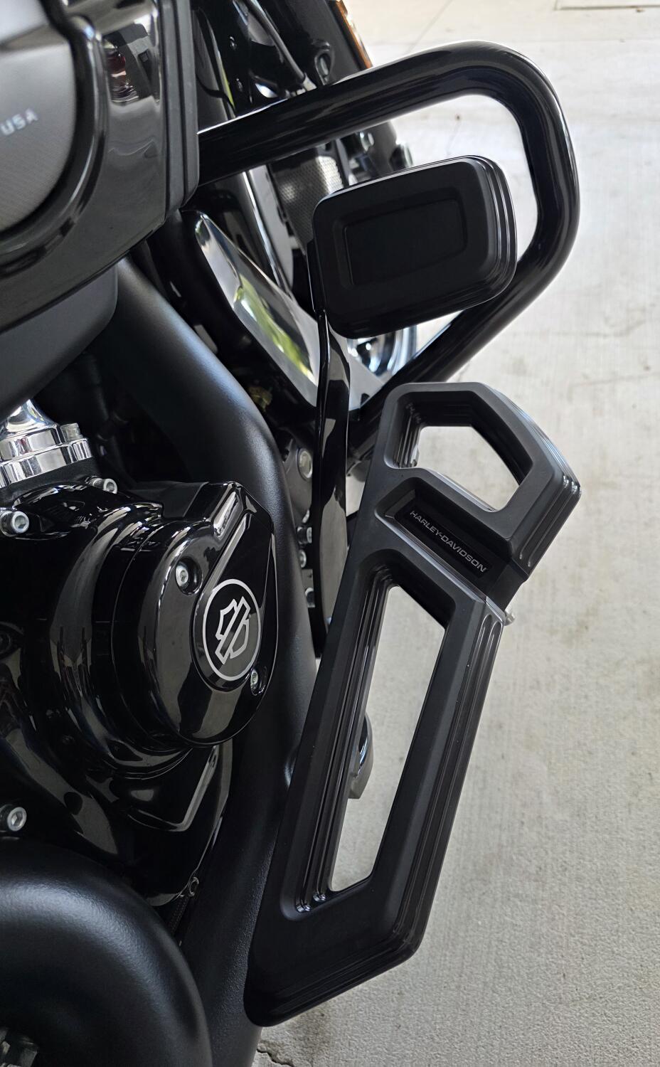 2026 Harley-Davidson® Road Glide® Vivid Black Black Trim, photo 17