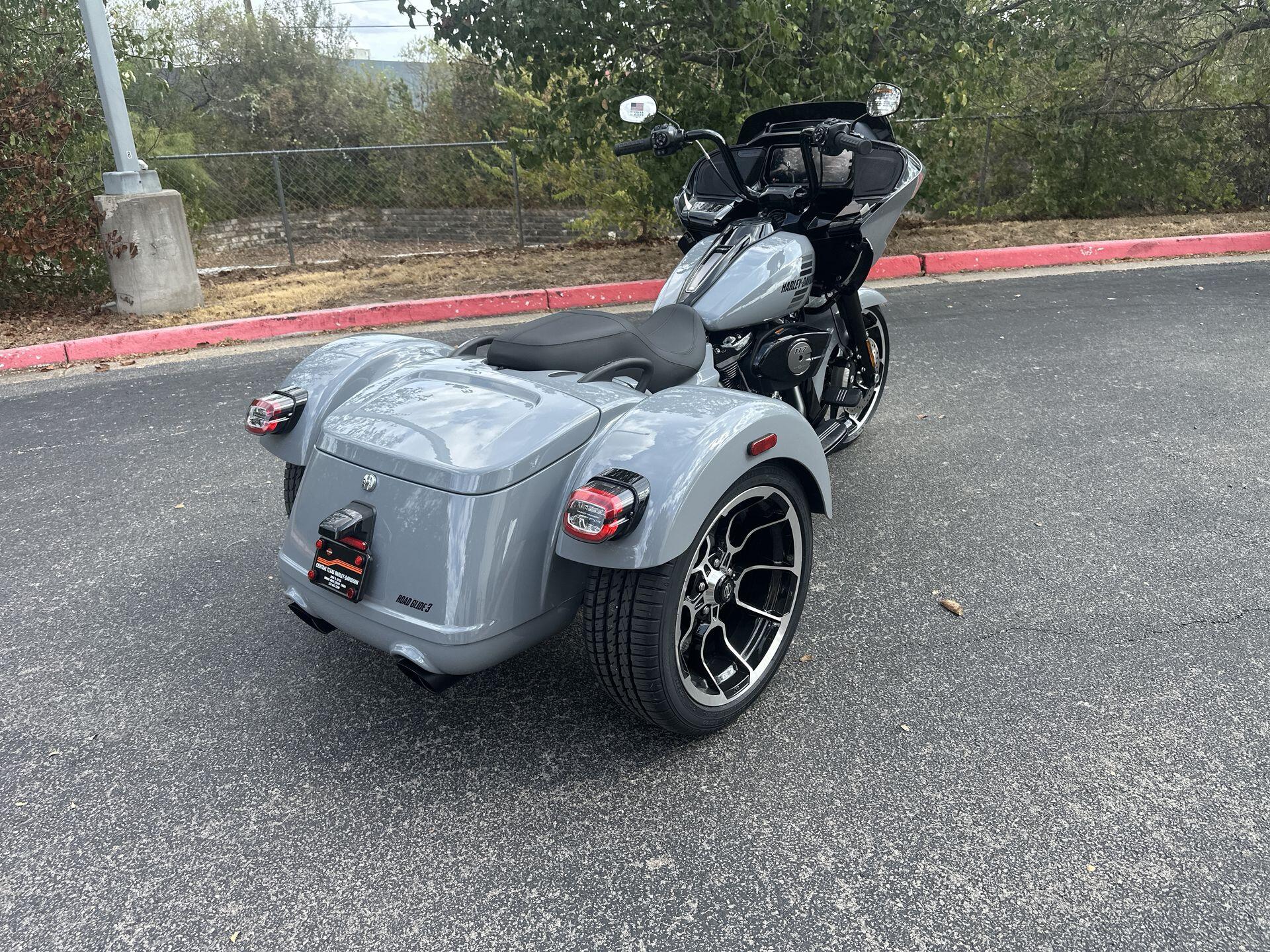 2026 Harley-Davidson® Road Glide 3 FLTRT, photo 9