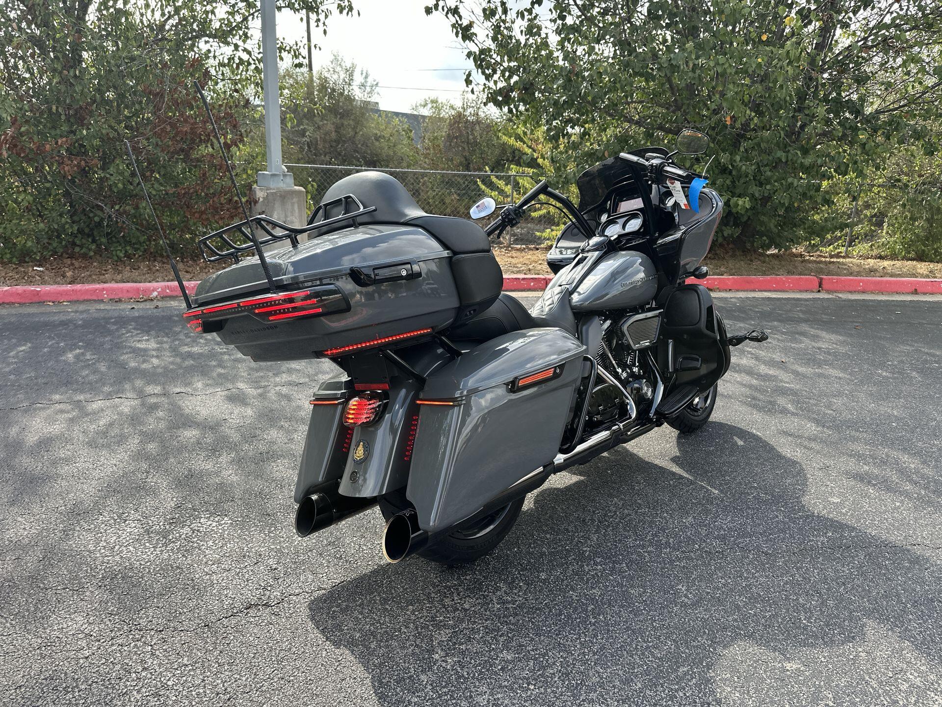 2022 Harley-Davidson® Road Glide® Limited FLTRK, photo 9