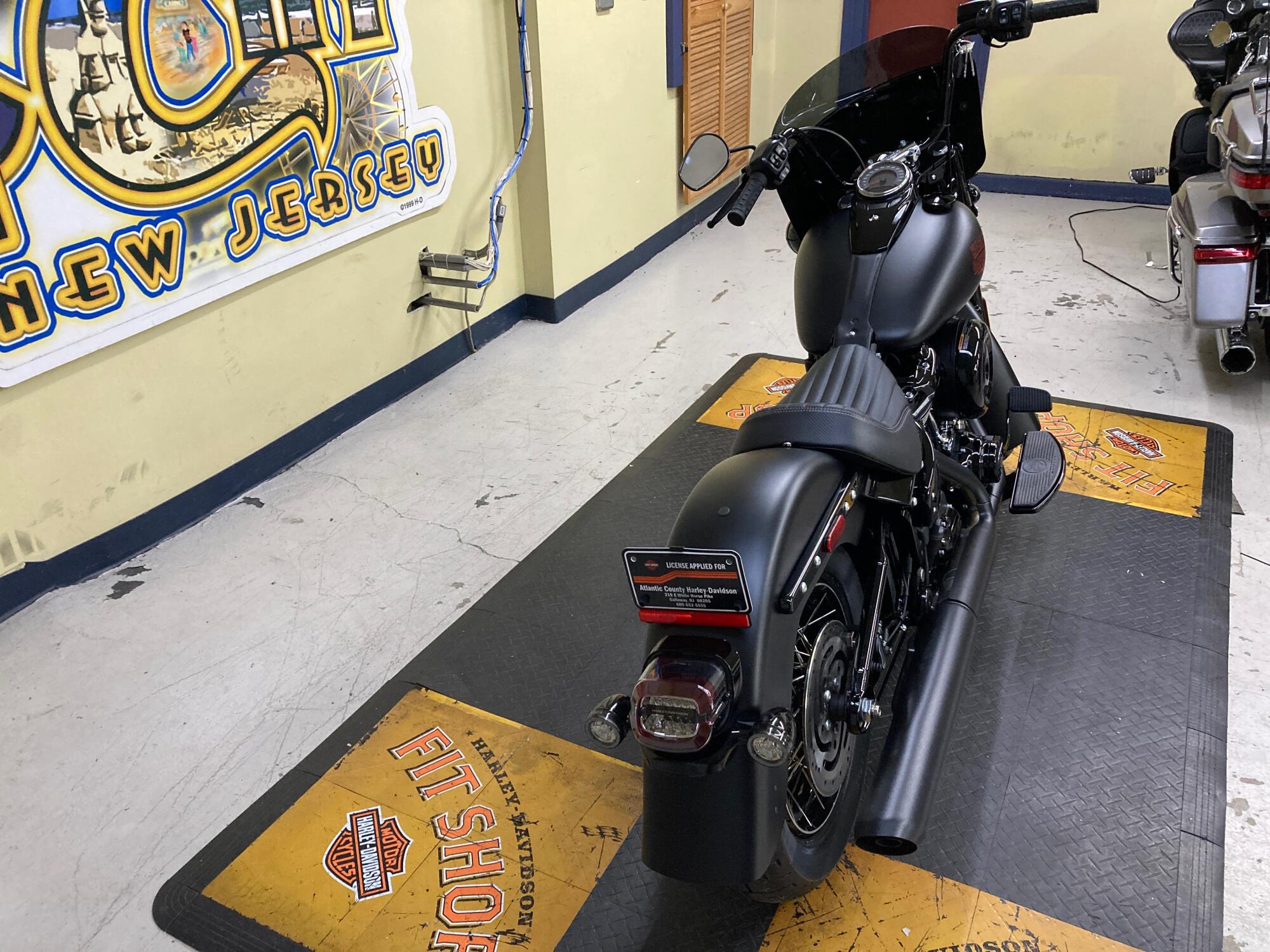 2026 Harley-Davidson® Deadwood™ Black Denim FLHD, photo 10