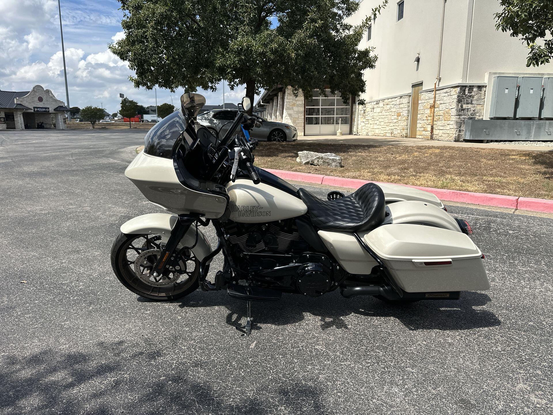 2023 Harley-Davidson® Road Glide® ST FLTRXST, photo 6