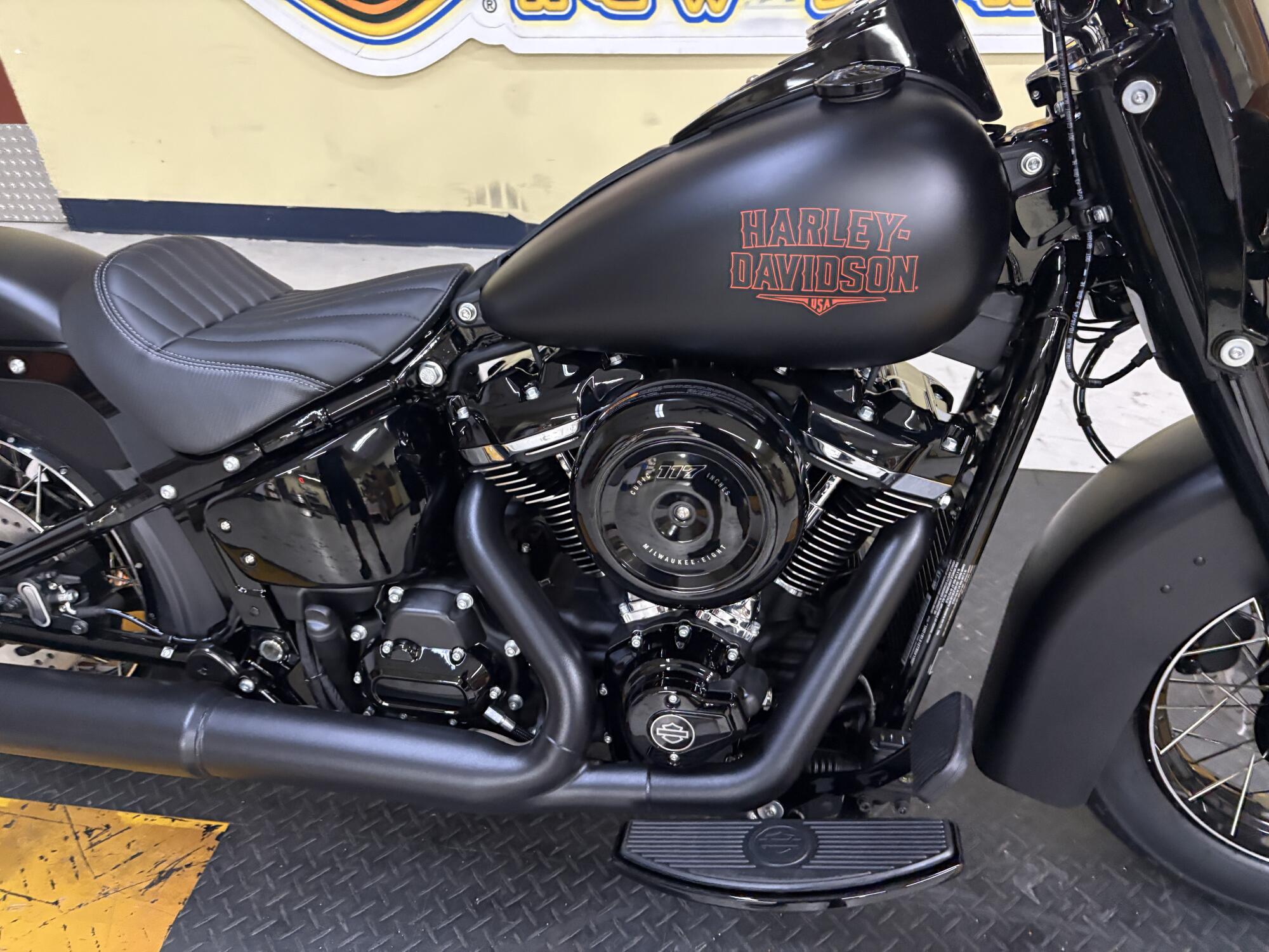 2026 Harley-Davidson® Deadwood™ Black Denim FLHD, photo 3