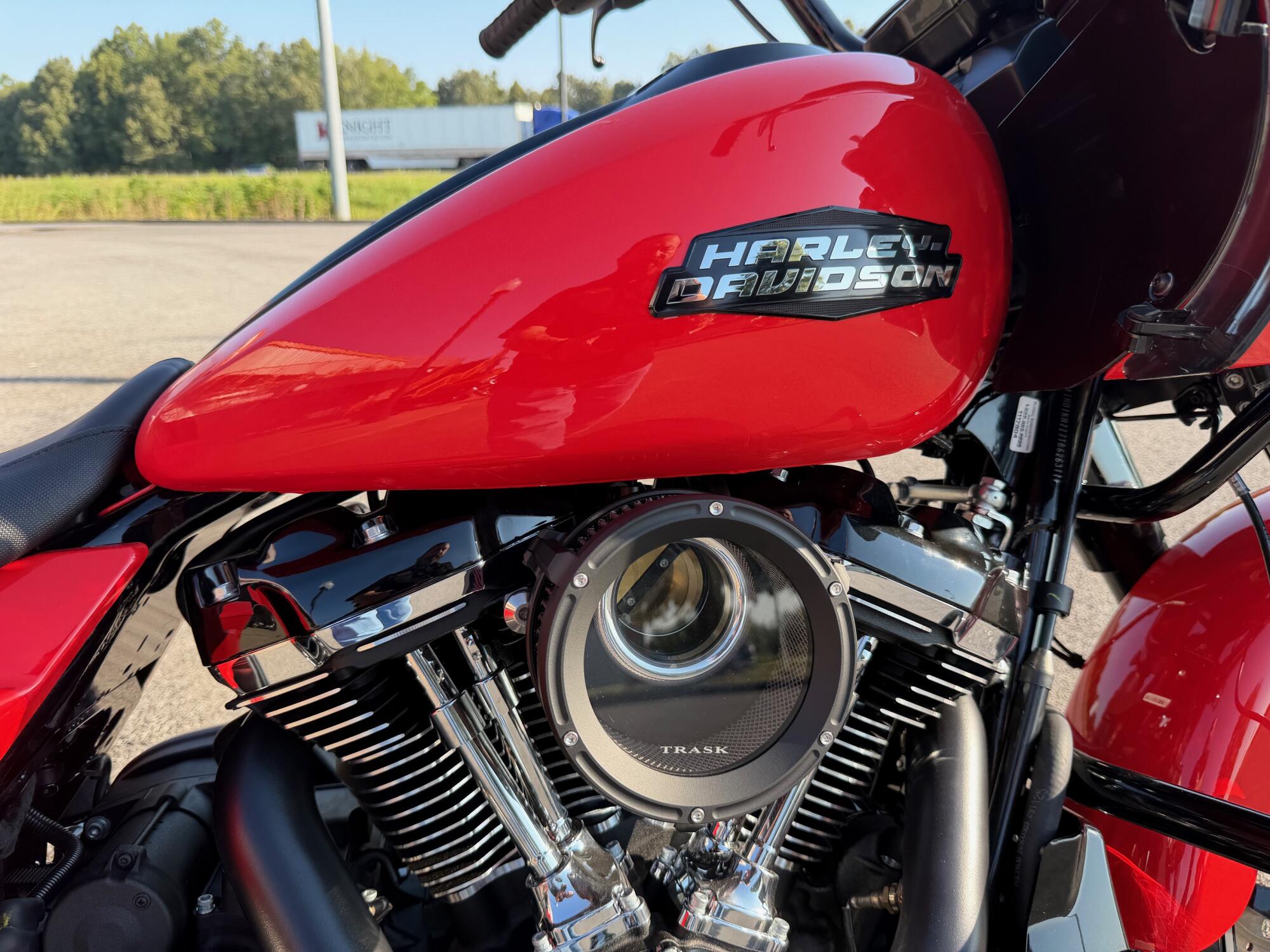 2026 Harley-Davidson® Road Glide™ Blood Orange Black Trim, photo 4