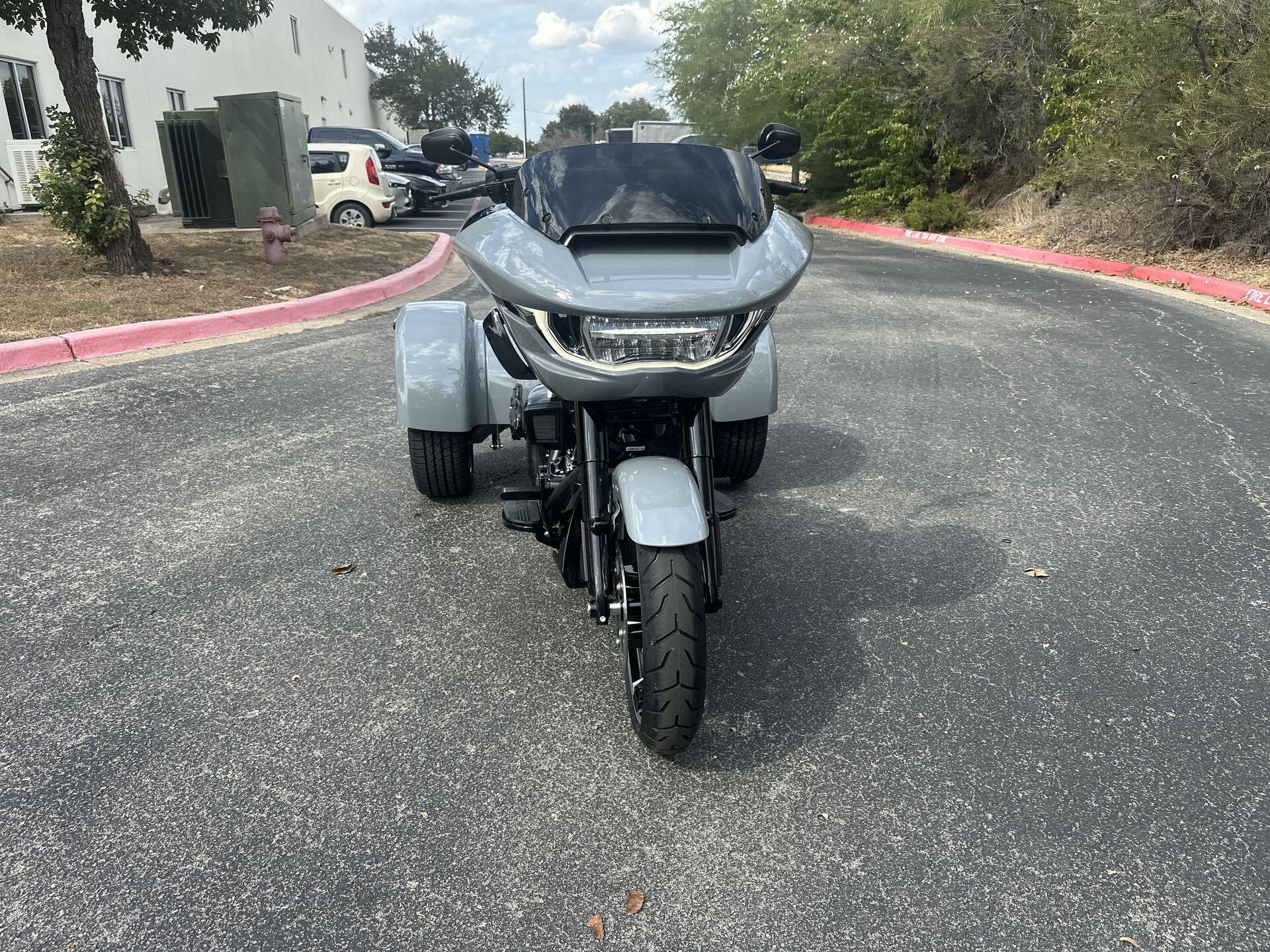2026 Harley-Davidson® Road Glide 3 FLTRT, photo 4