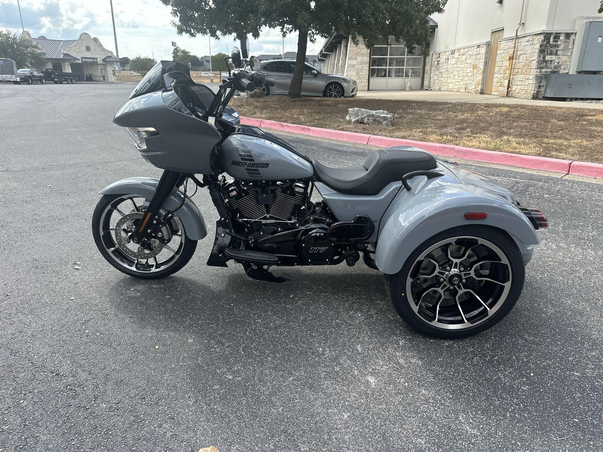 2026 Harley-Davidson® Road Glide 3 FLTRT, photo 6