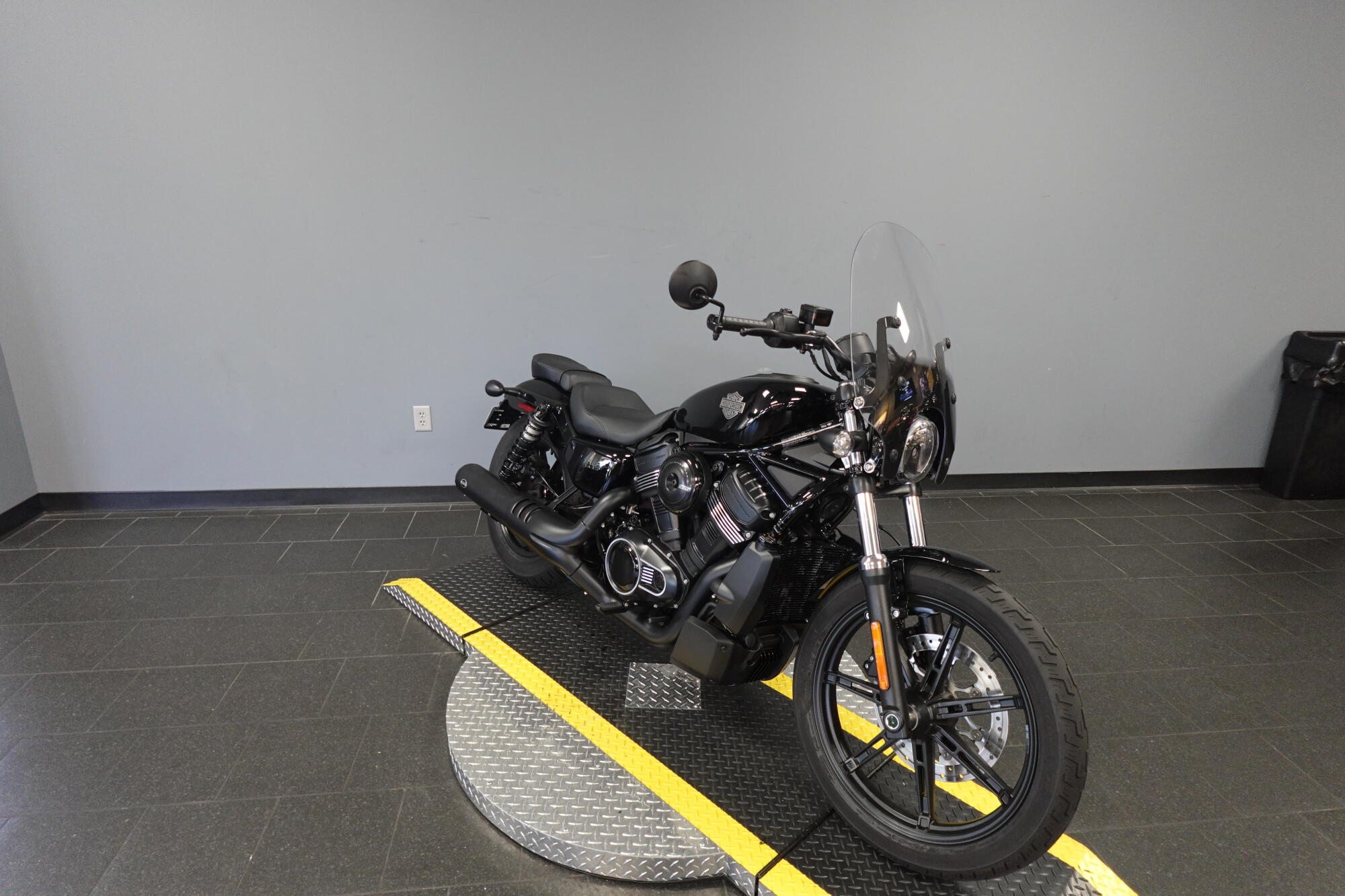 2026 Harley-Davidson® Nightster™ RH975, photo 2