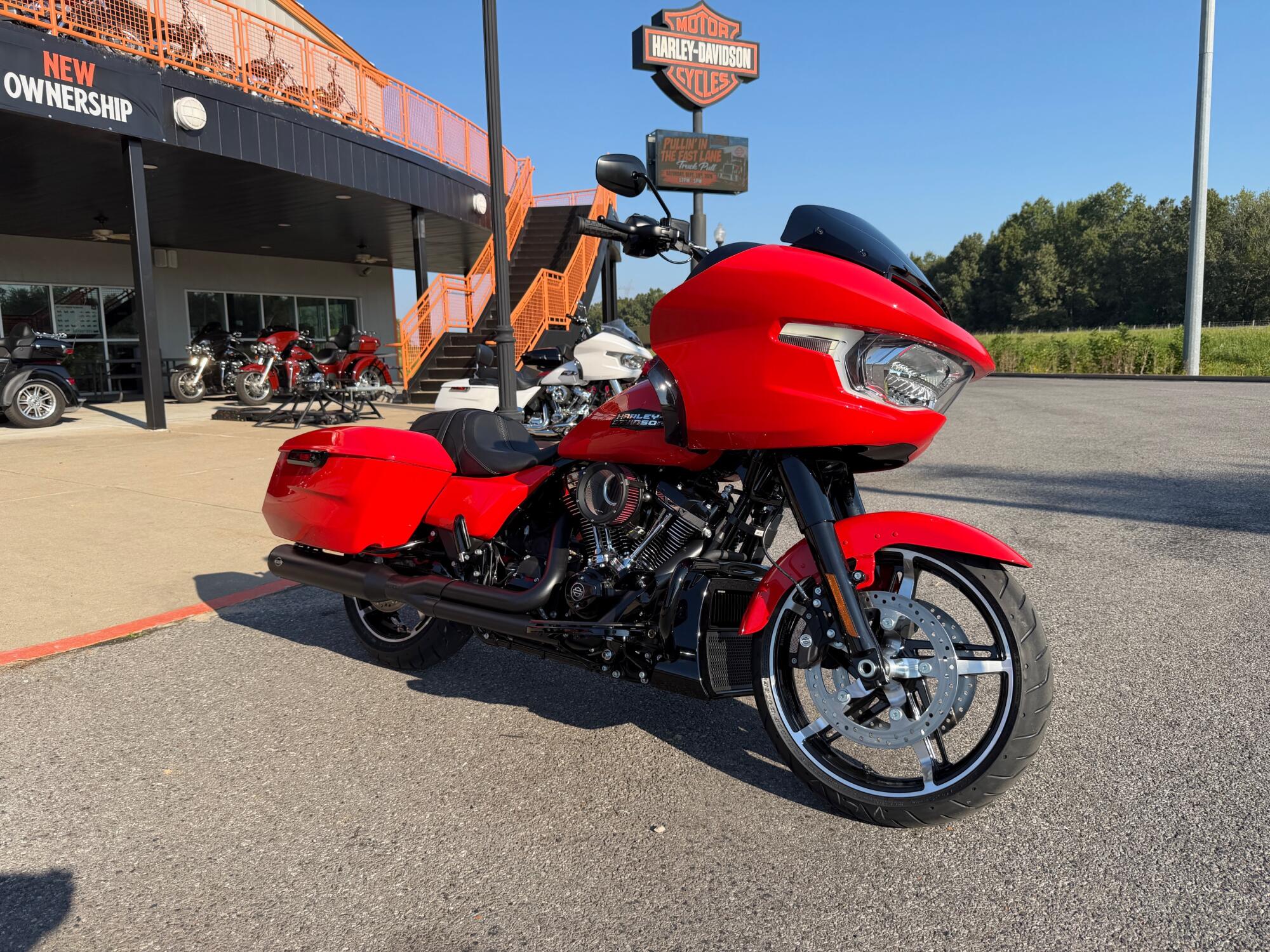 2026 Harley-Davidson® Road Glide™ Blood Orange Black Trim