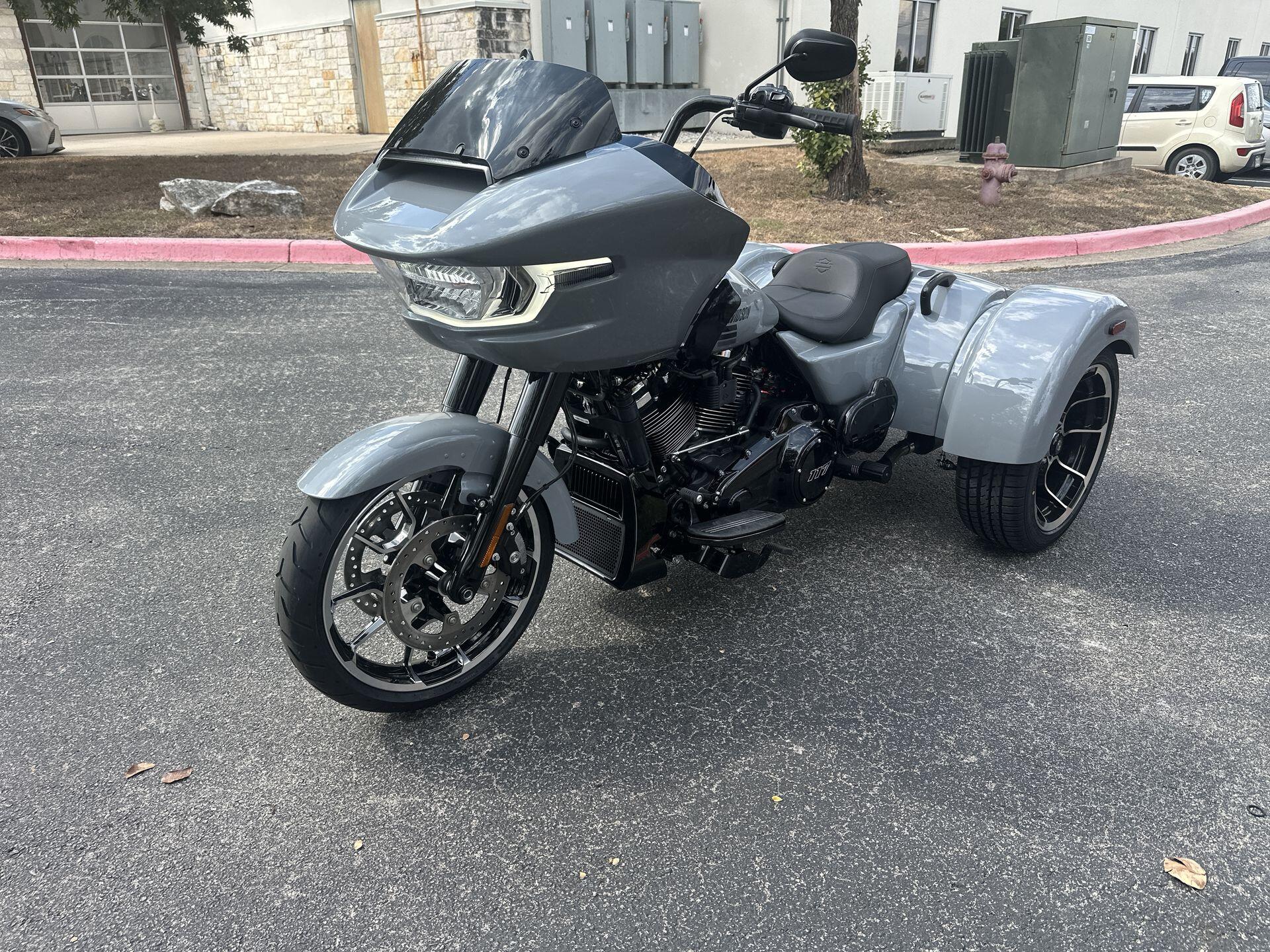 2026 Harley-Davidson® Road Glide 3 FLTRT, photo 5
