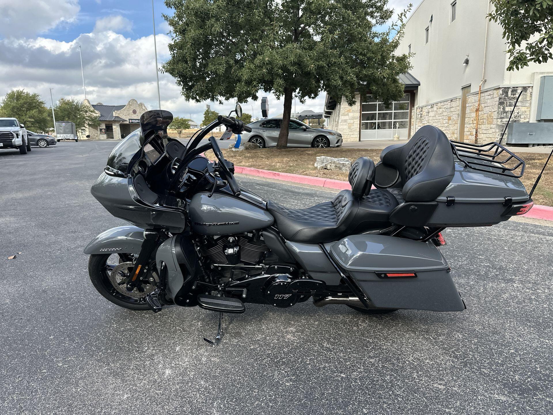 2022 Harley-Davidson® Road Glide® Limited FLTRK, photo 6
