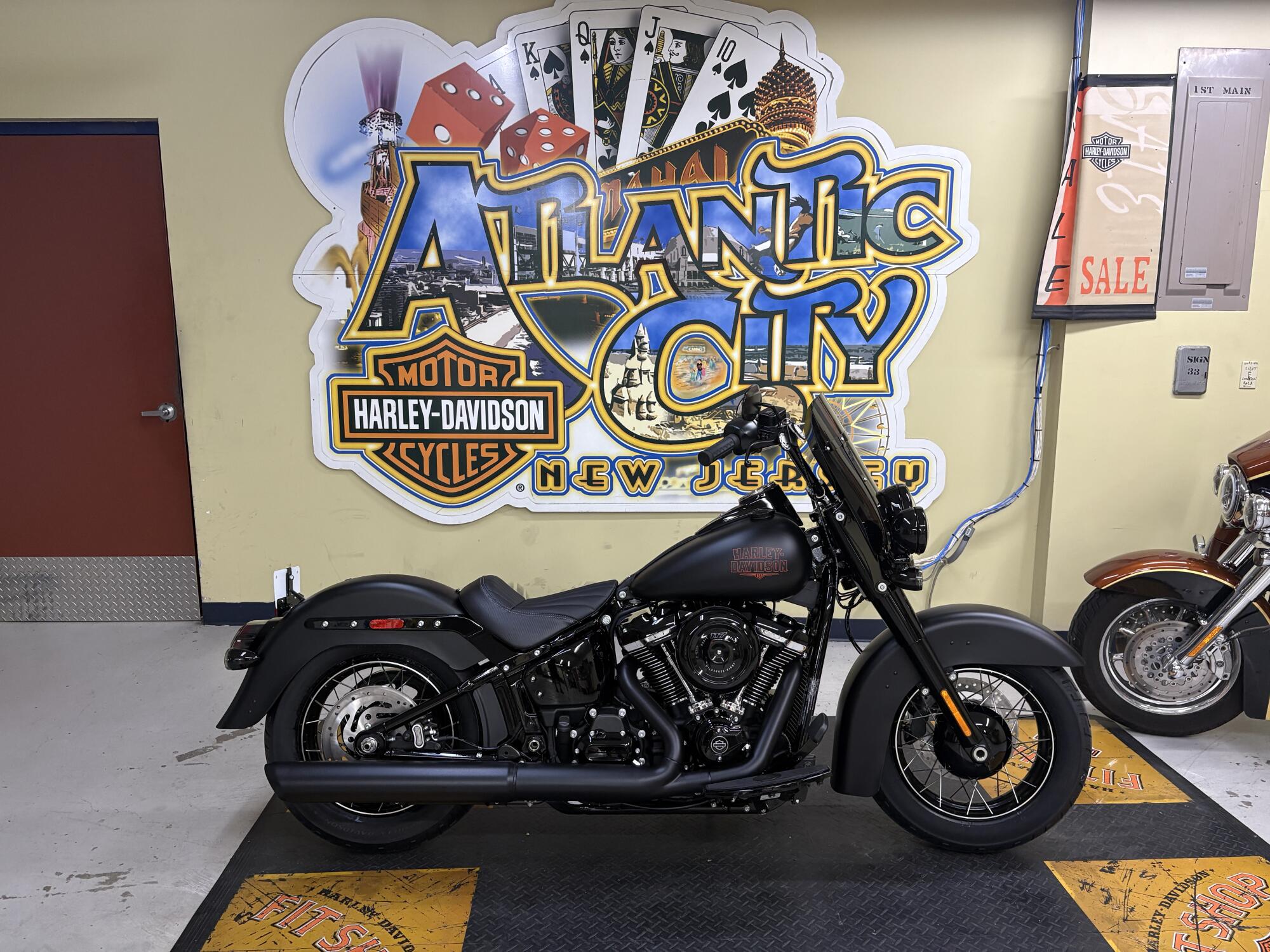 2026 Harley-Davidson® Deadwood™ Black Denim FLHD