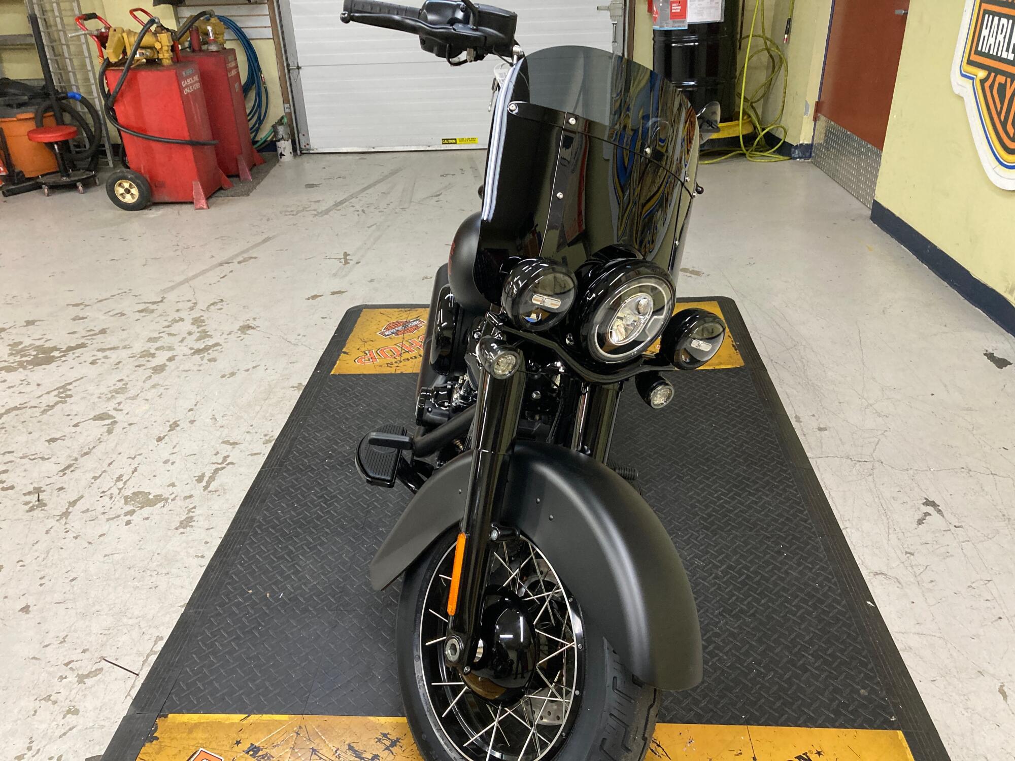 2026 Harley-Davidson® Deadwood™ Black Denim FLHD, photo 8