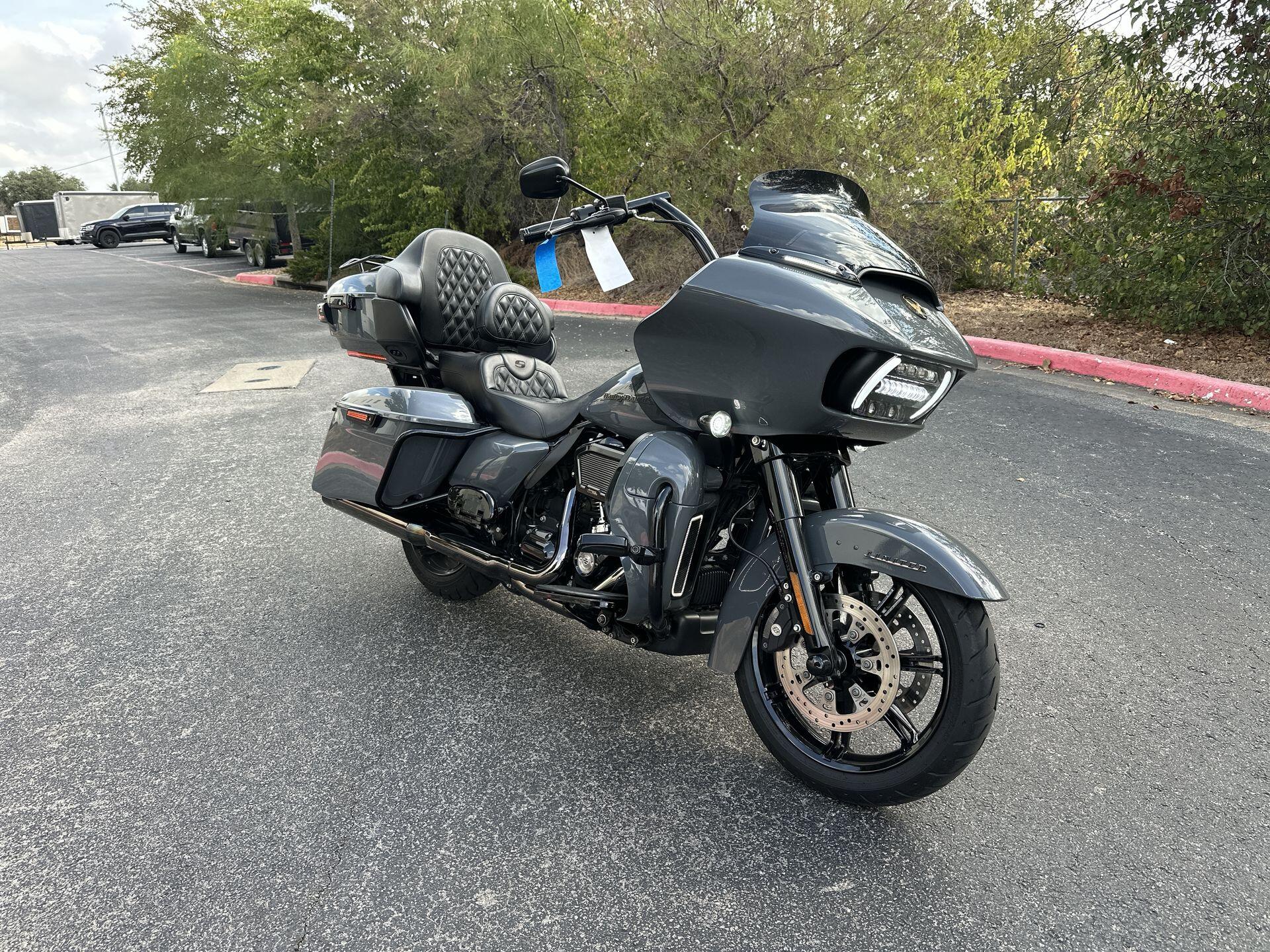 2022 Harley-Davidson® Road Glide® Limited FLTRK, photo 3