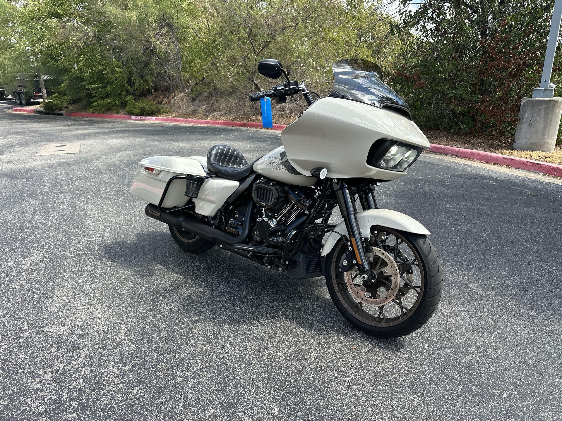 2023 Harley-Davidson® Road Glide® ST FLTRXST, photo 3