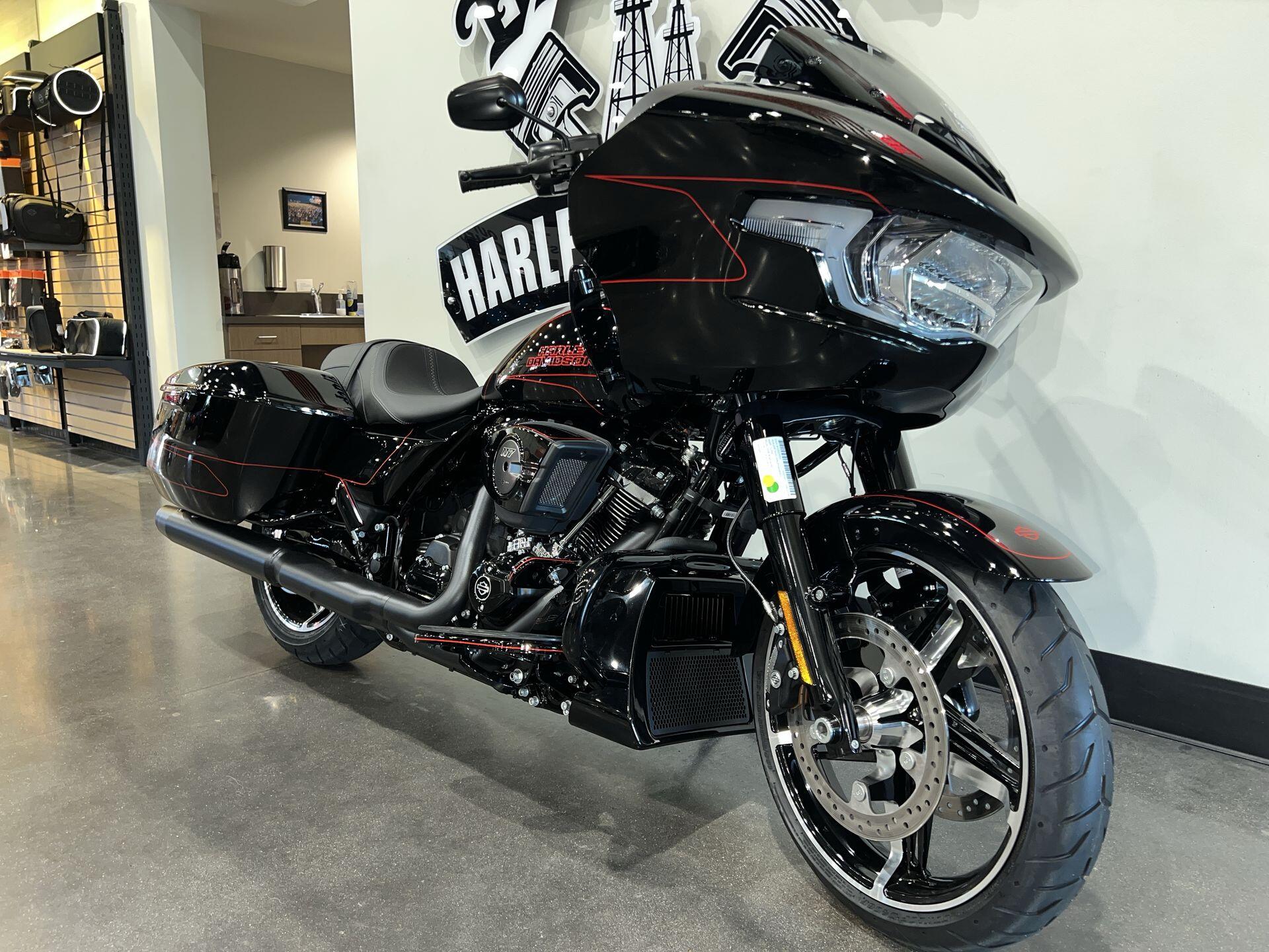 2026 Harley-Davidson® Road Glide® FLTRX, photo 3