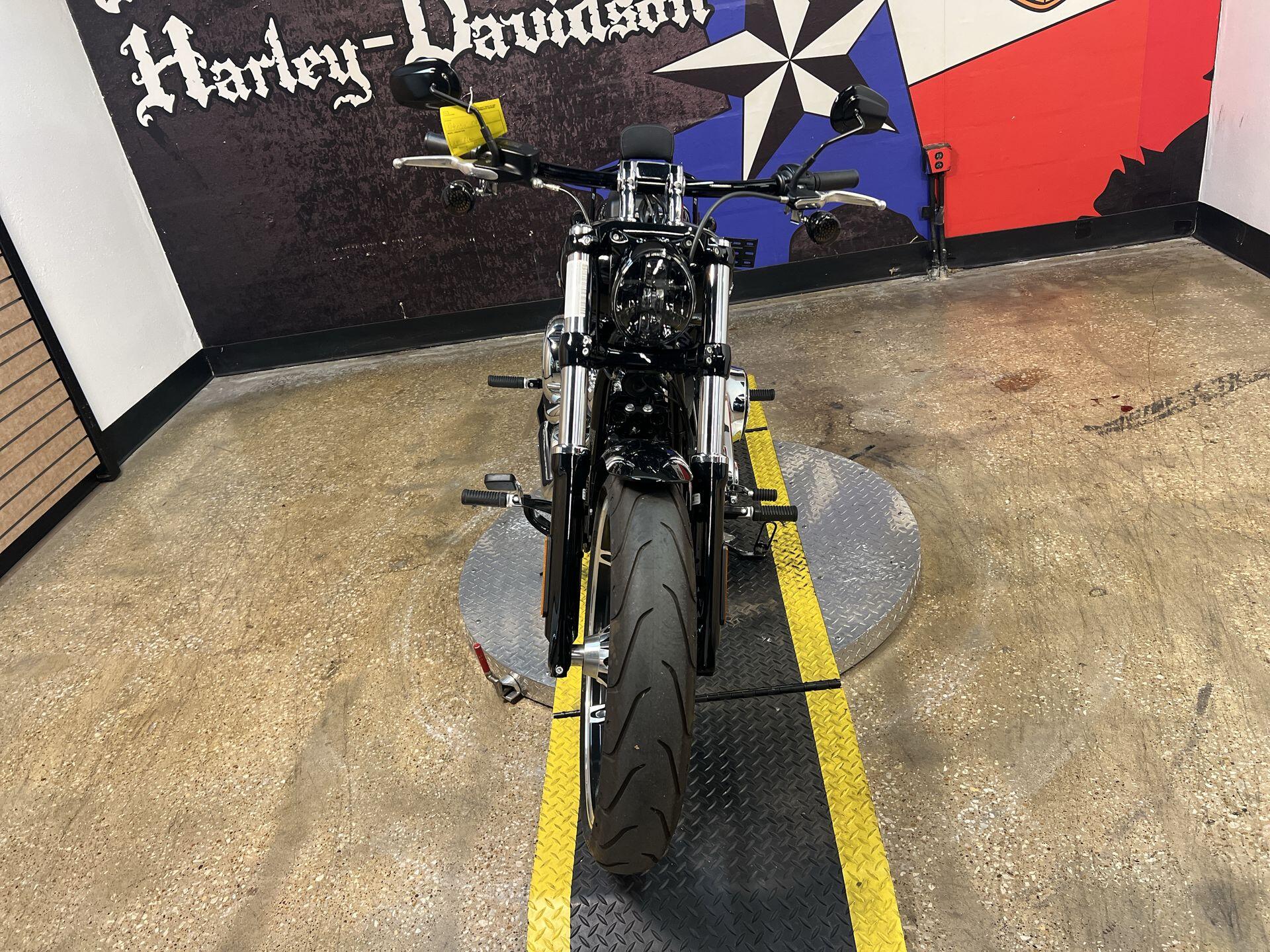 2018 Harley-Davidson® Breakout® FXBR, photo 6