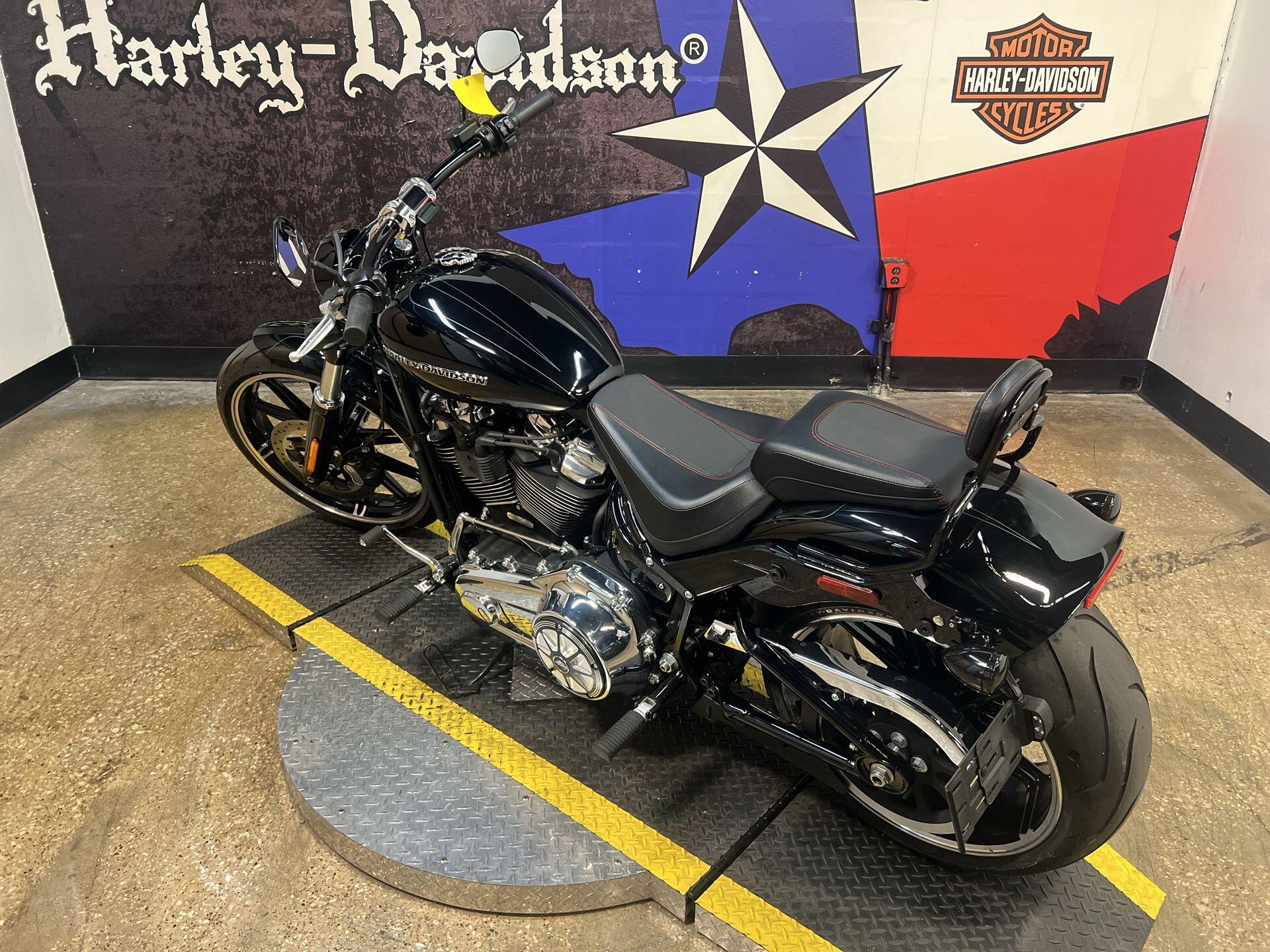 2018 Harley-Davidson® Breakout® FXBR, photo 3