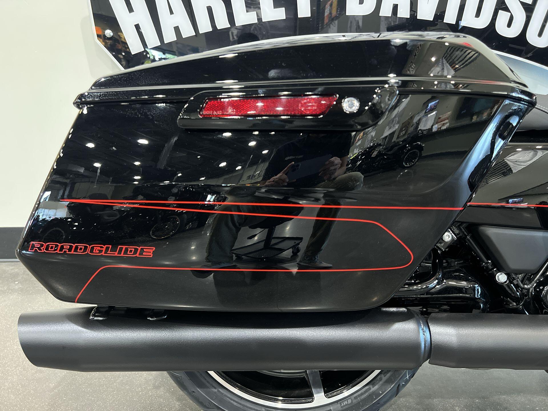 2026 Harley-Davidson® Road Glide® FLTRX, photo 9