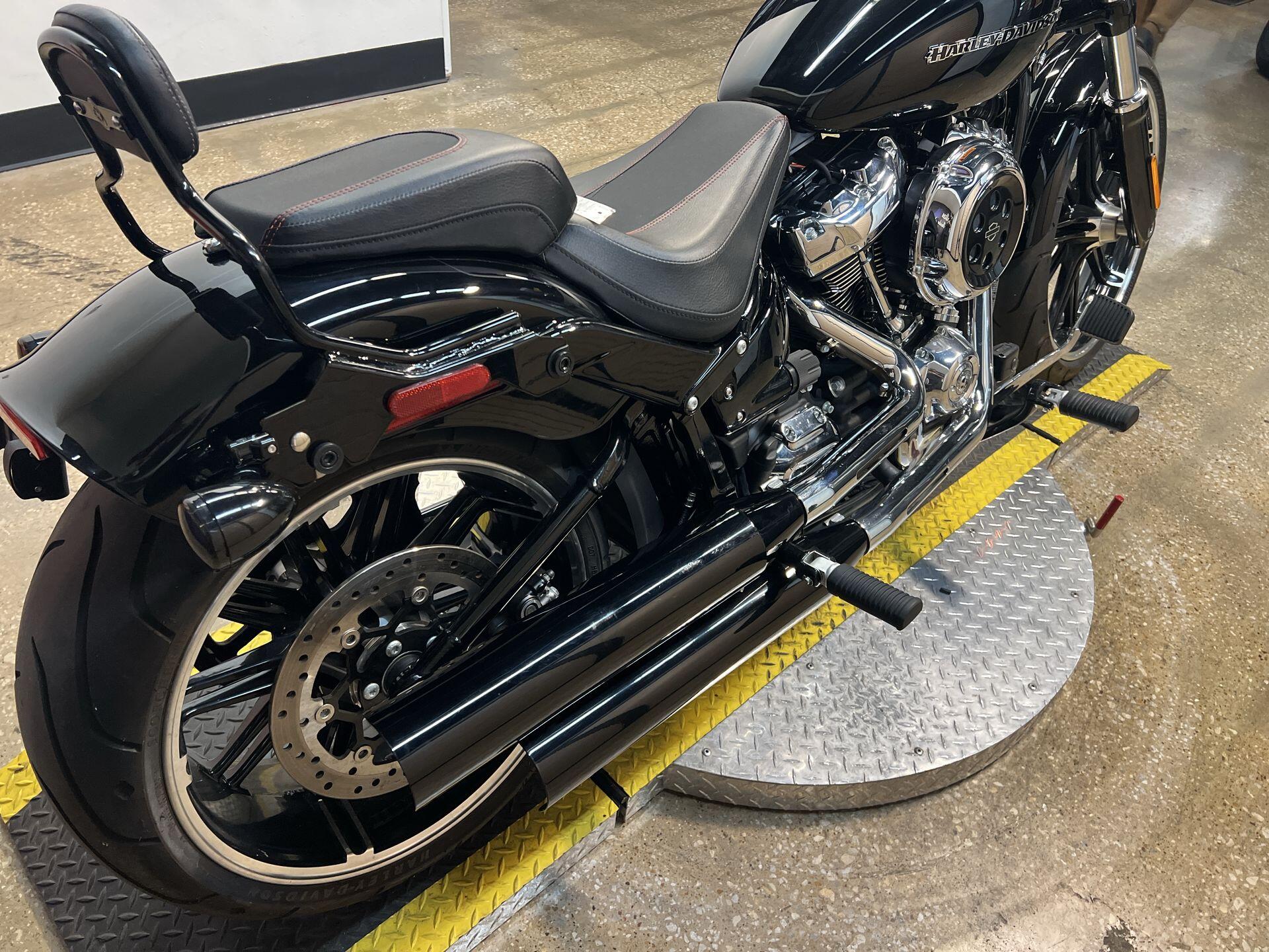 2018 Harley-Davidson® Breakout® FXBR, photo 18