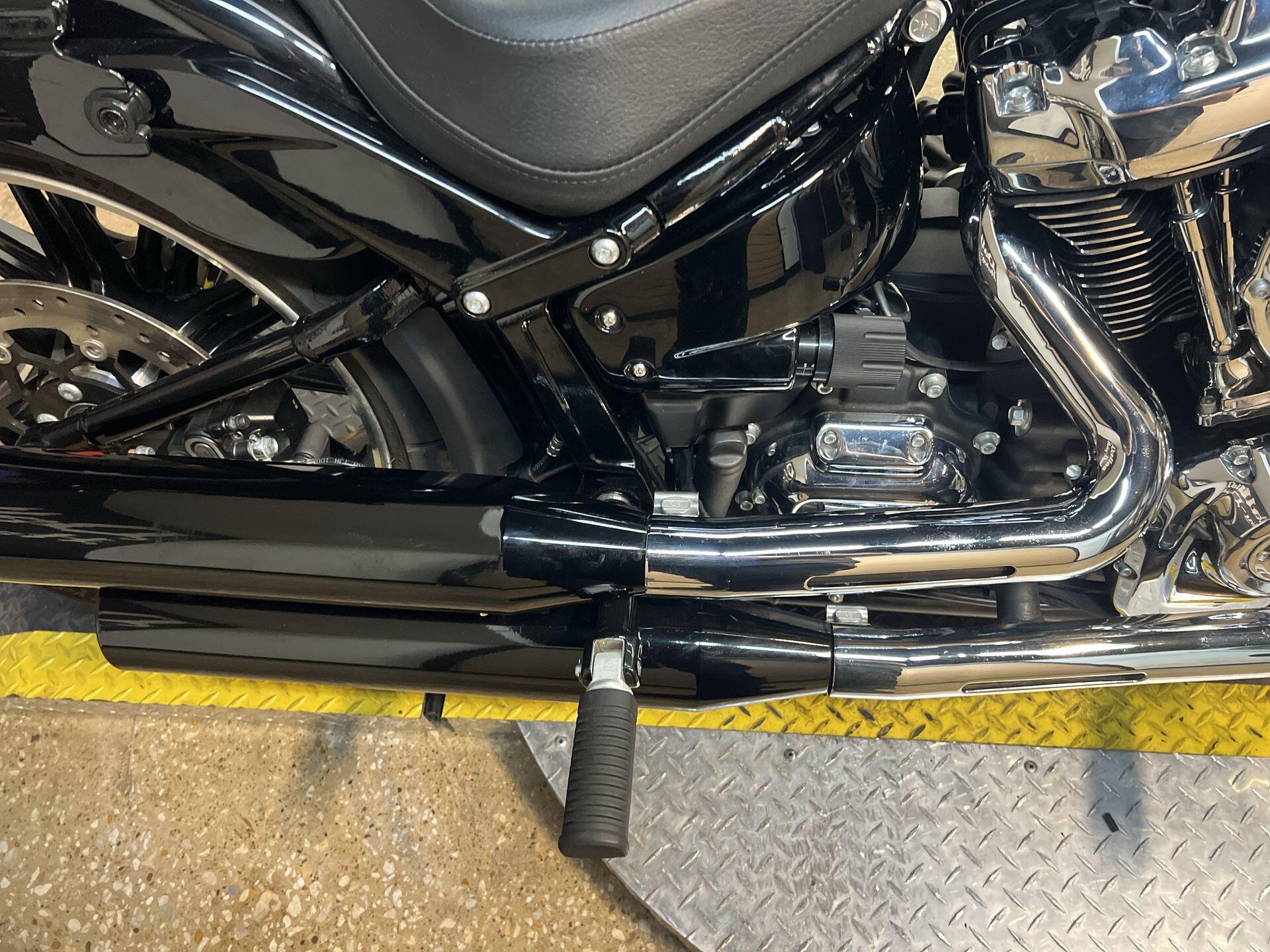 2018 Harley-Davidson® Breakout® FXBR, photo 16