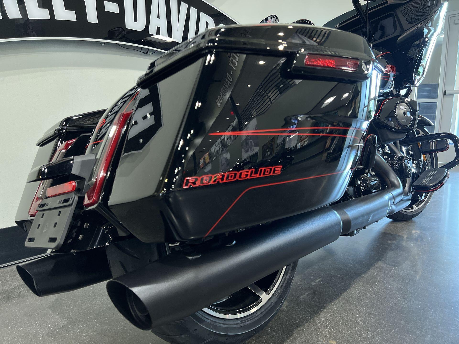 2026 Harley-Davidson® Road Glide® FLTRX, photo 10