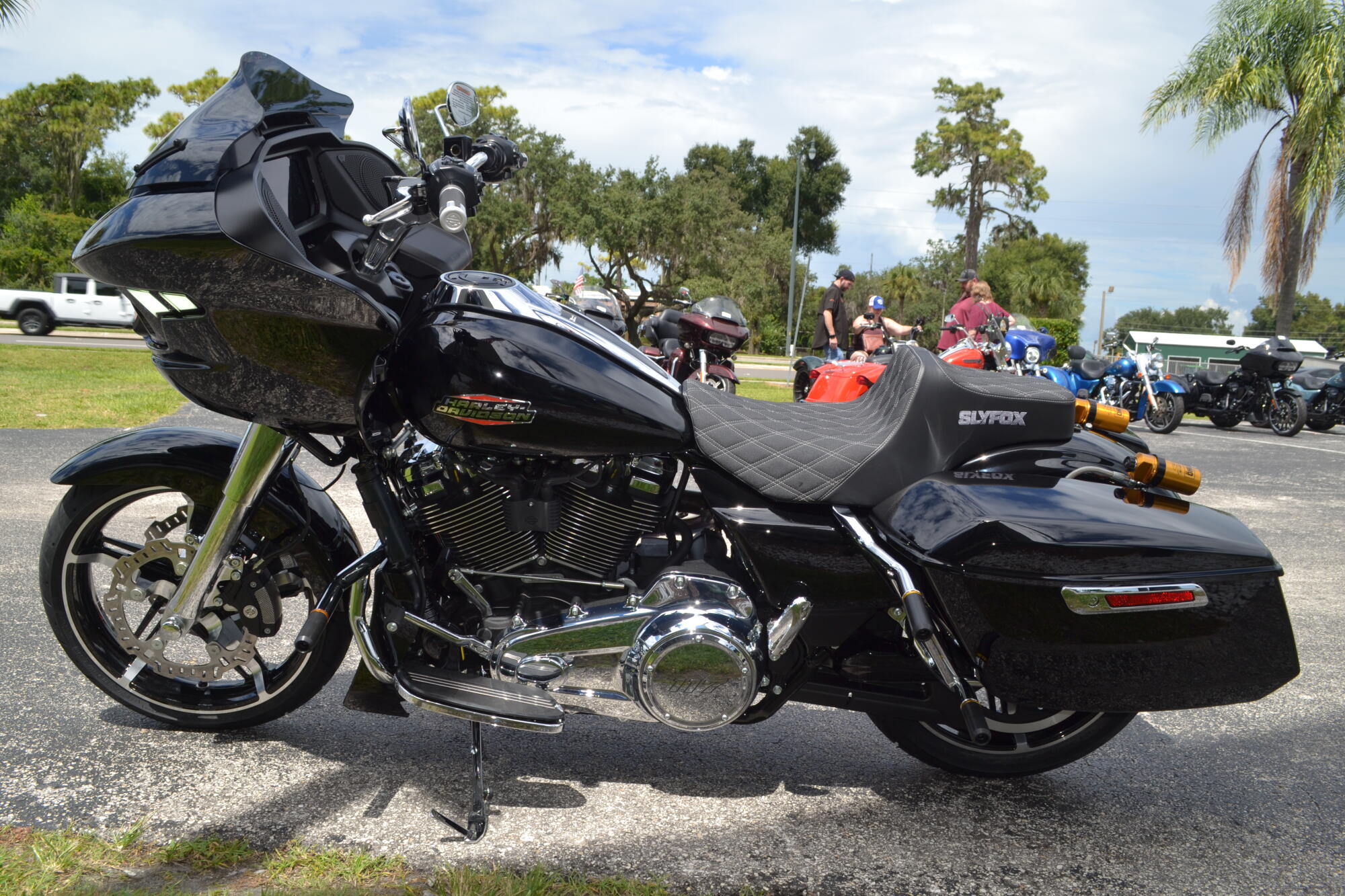 FLTRX 2026 Road Glide®, photo 17