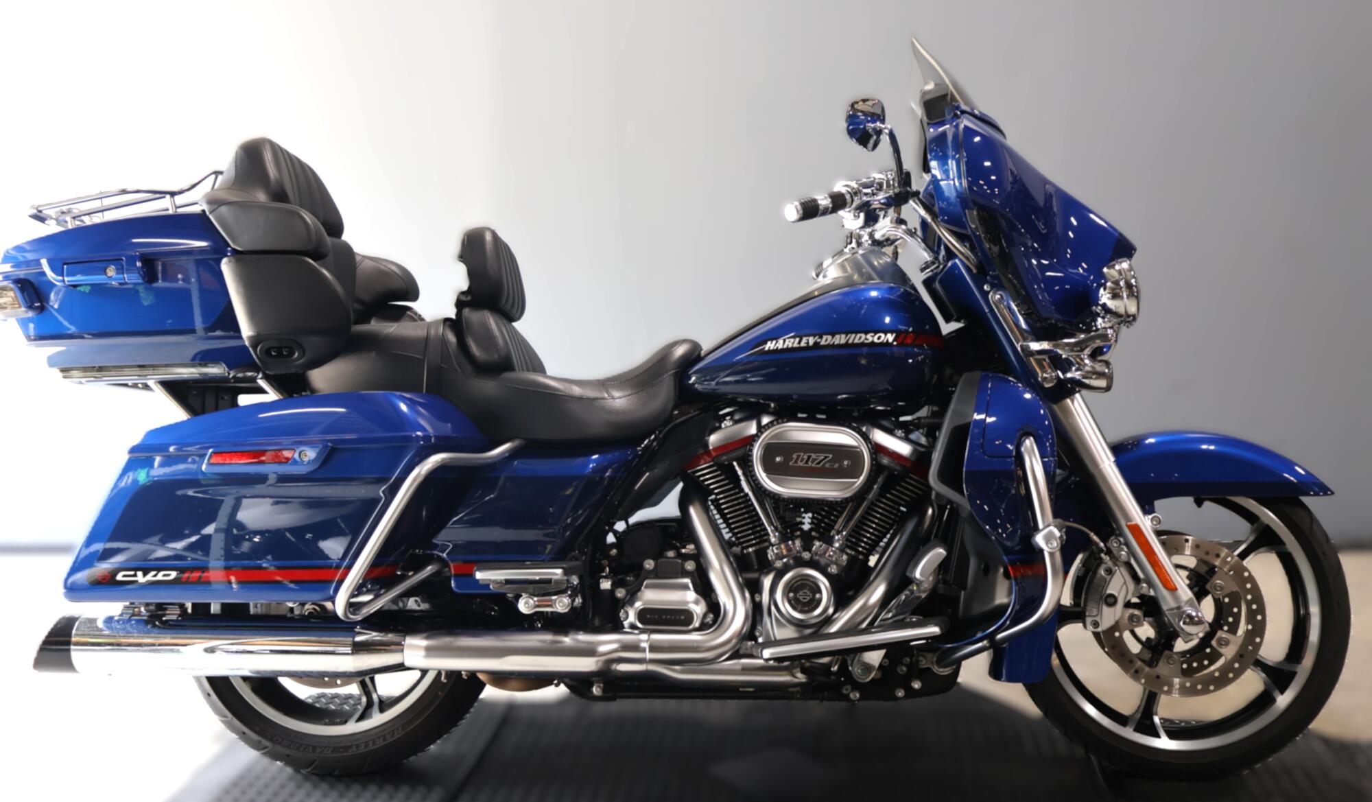 2013 Harley-Davidson® CVO™ Road King® FLHRSE5 | Rockstar Harley
