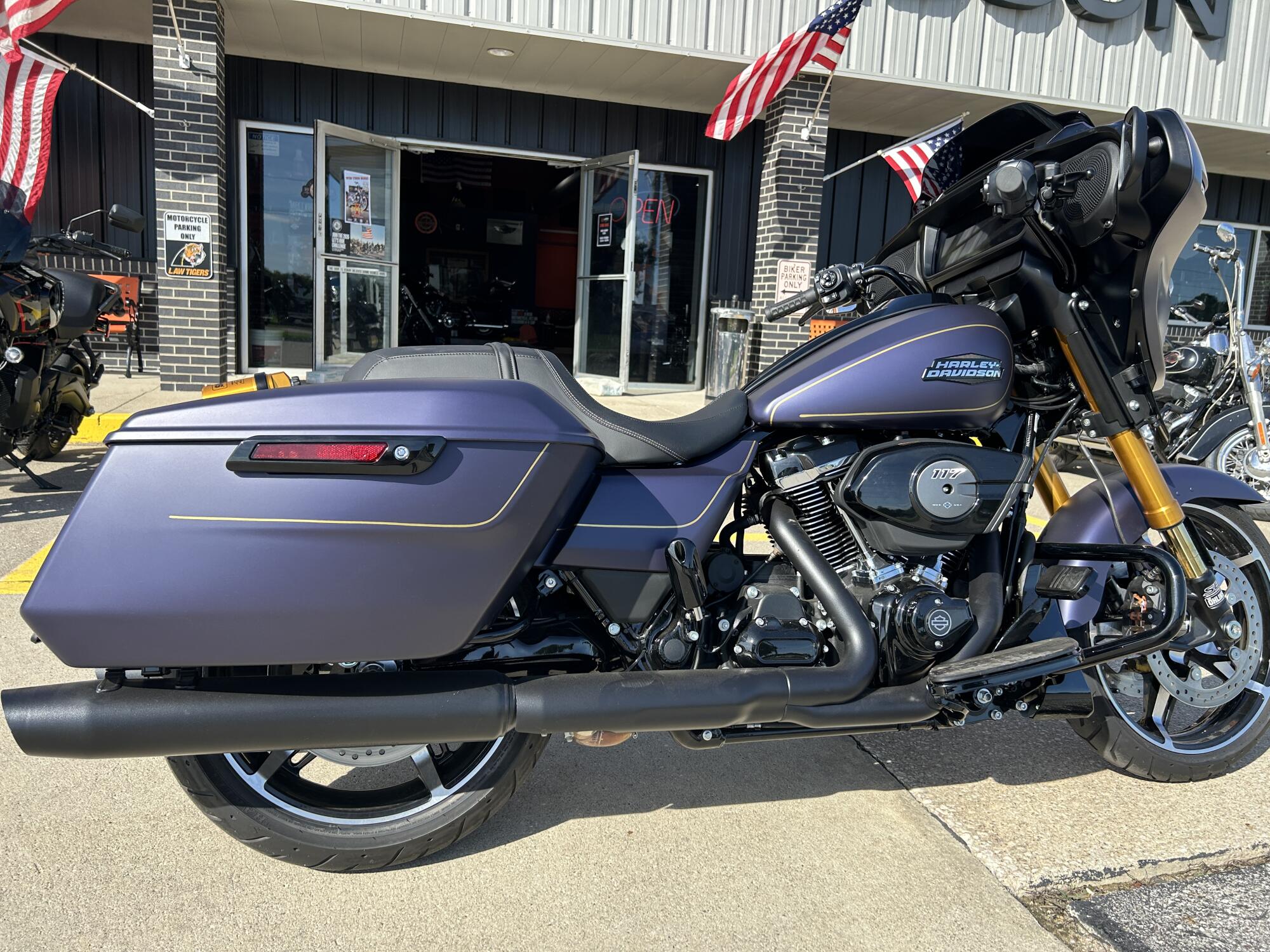 FLHX 2025 Street Glide™, photo 2