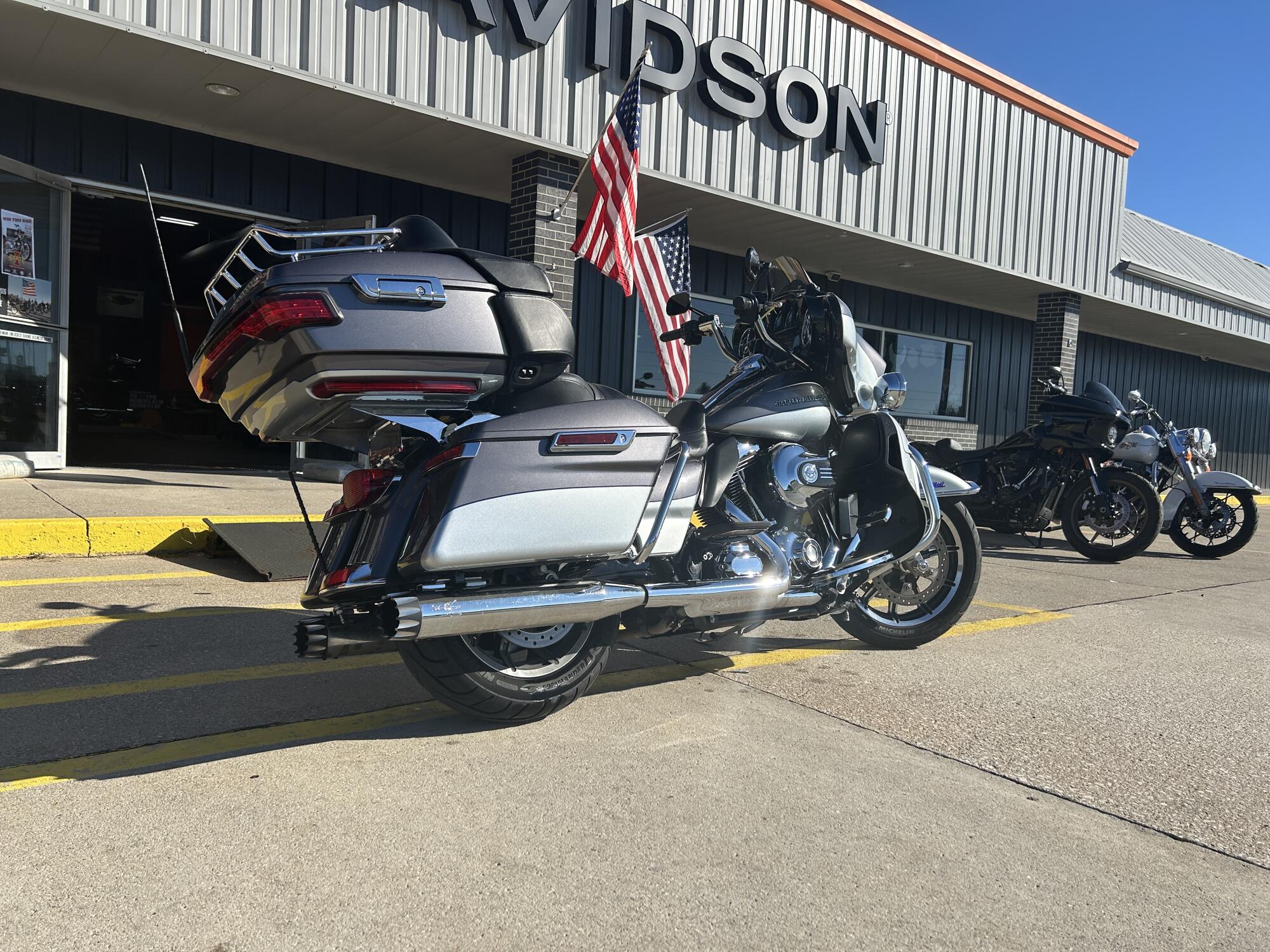 FLHTK 2014 Electra Glide® Ultra Limited, photo 3