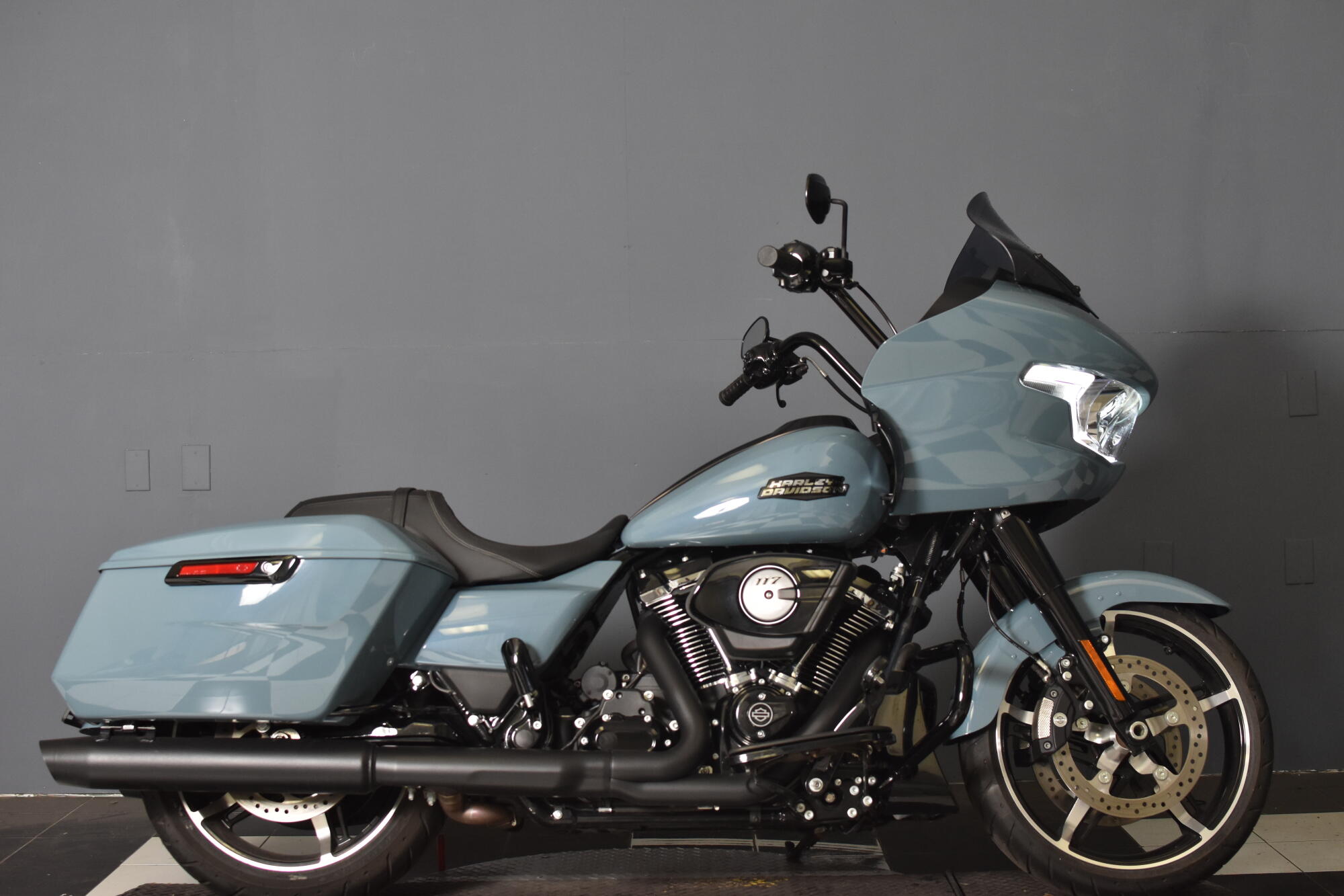 2019 Harley-Davidson® Ultra Limited Midnight Blue/Barracuda Silver