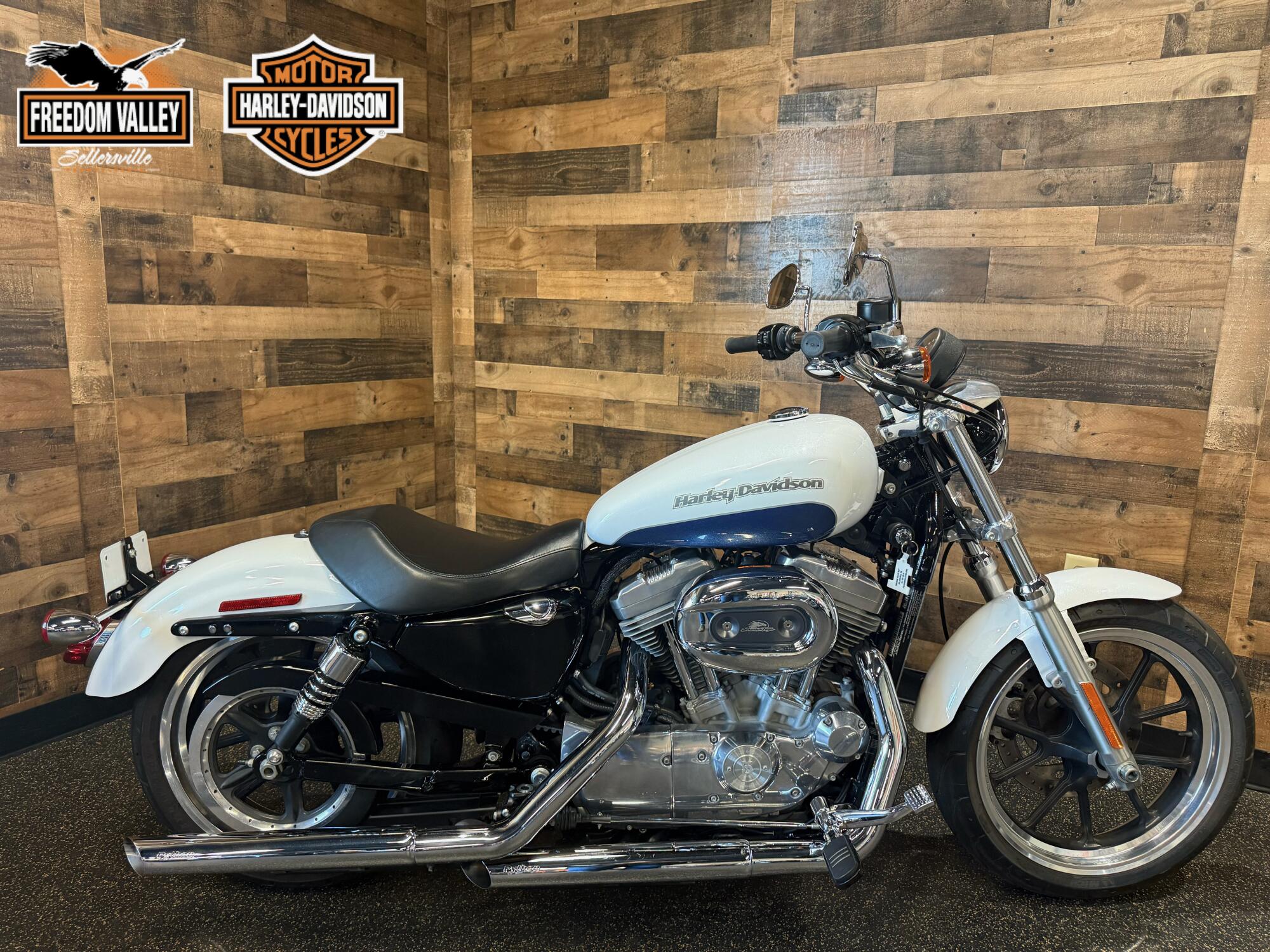 2016 Harley-Davidson® Roadster™ Vivid Black & Charcoal Denim