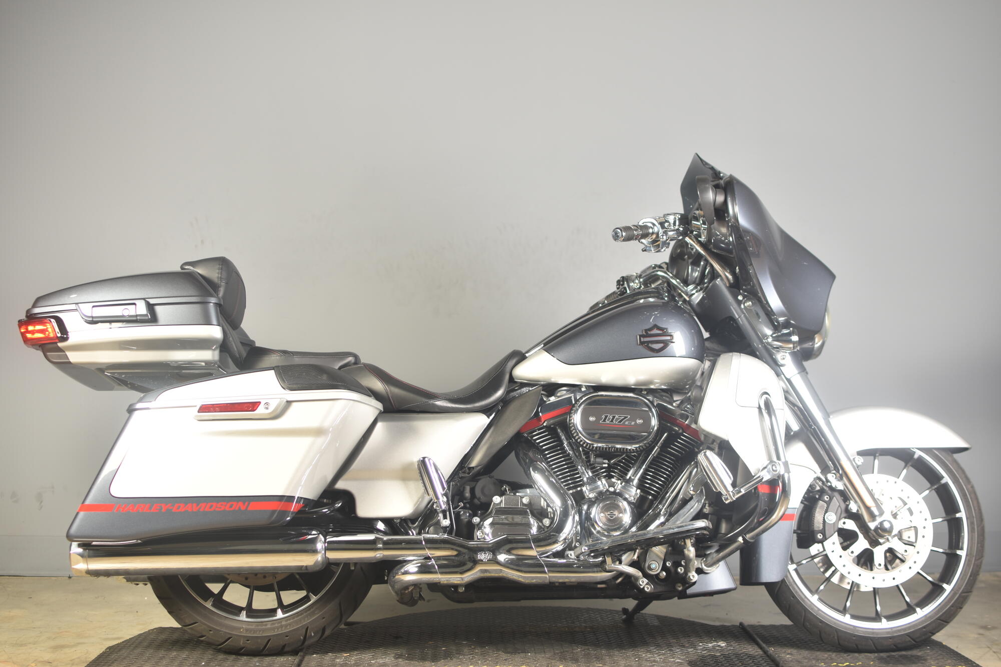 2020 Harley-Davidson® CVO™ Street Glide® FLHXSE | Old Glory Harley