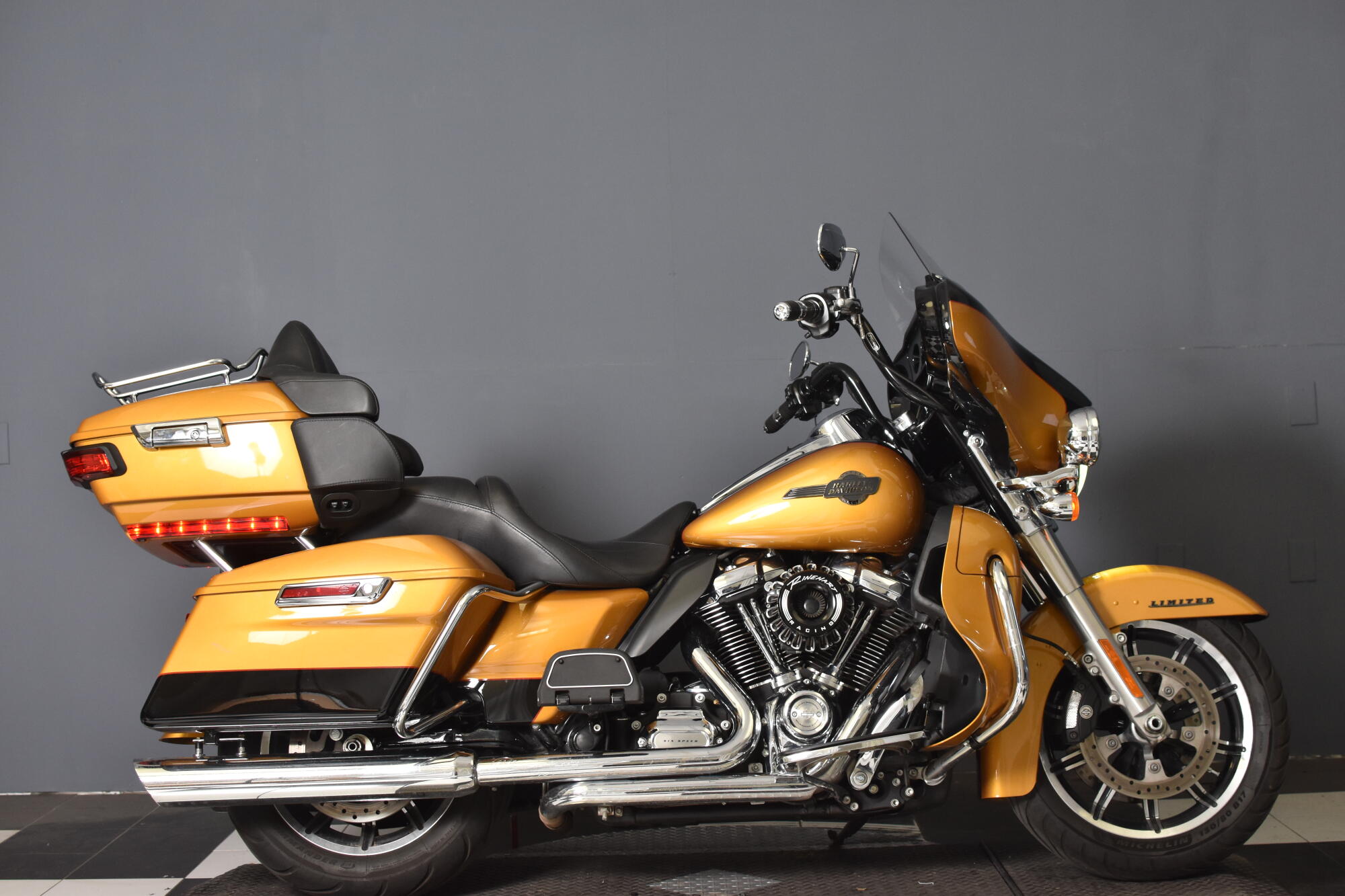 2022 Harley-Davidson® Road King® Special FLHRXS | Desert Wind