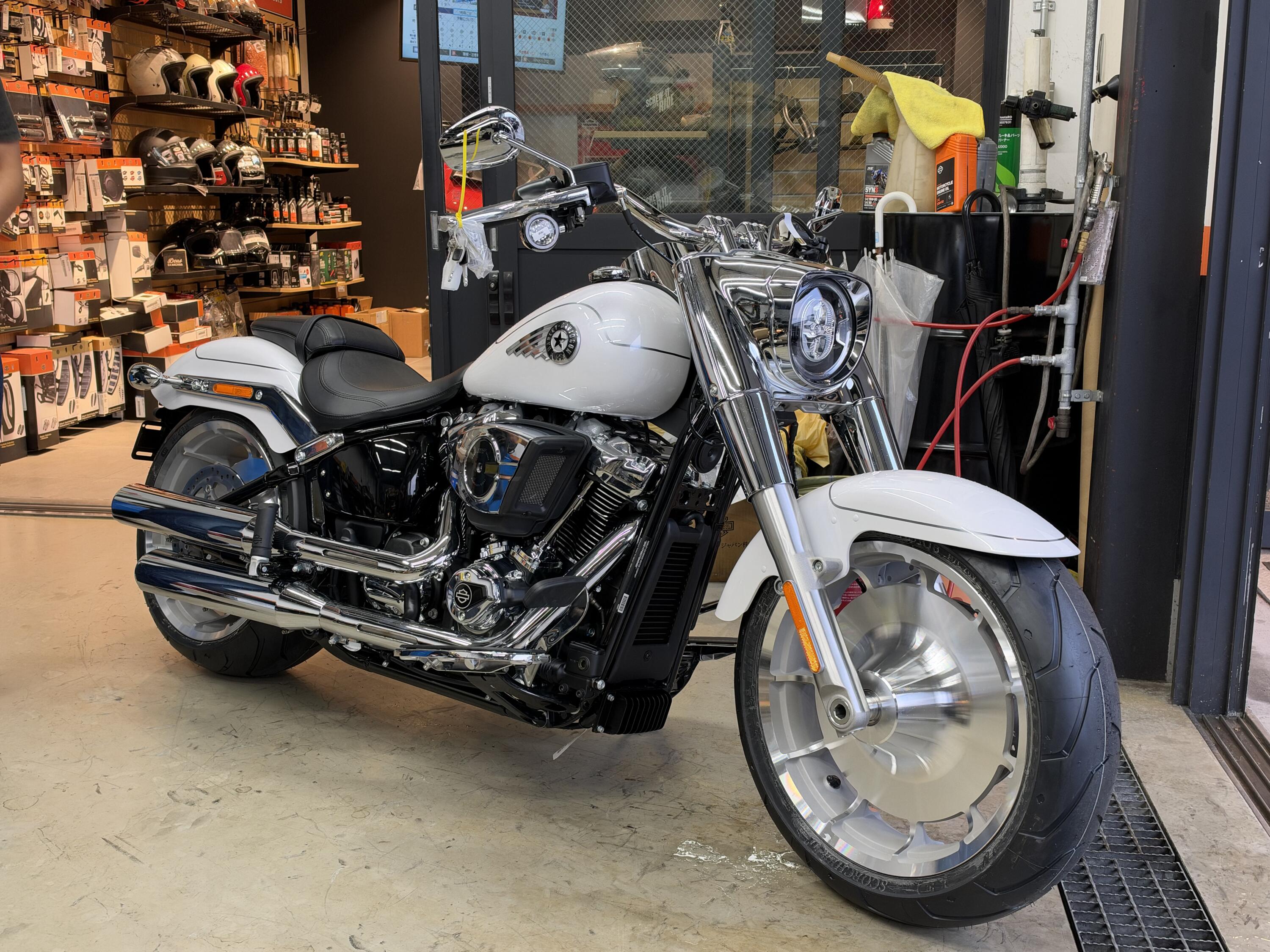 2026 FAT BOY「White Onyx Pearl」新車入荷 | Harley-Davidson® 姫路