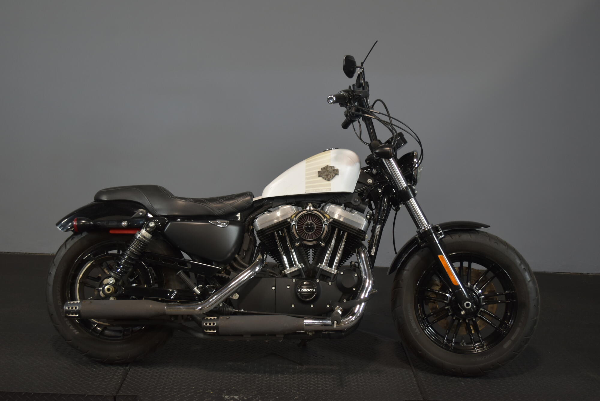 2017 Harley-Davidson® Forty-Eight® Crushed Ice Denim | Desert Wind