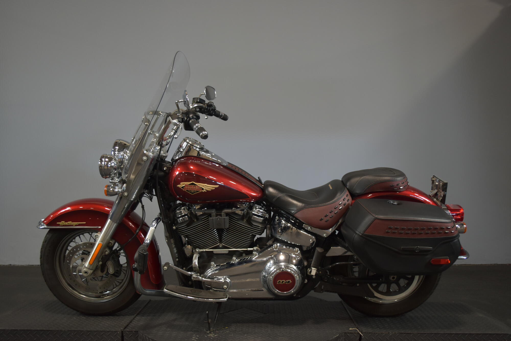 2023 Harley-Davidson® Heritage Classic Heirloom Red Fade, photo 6