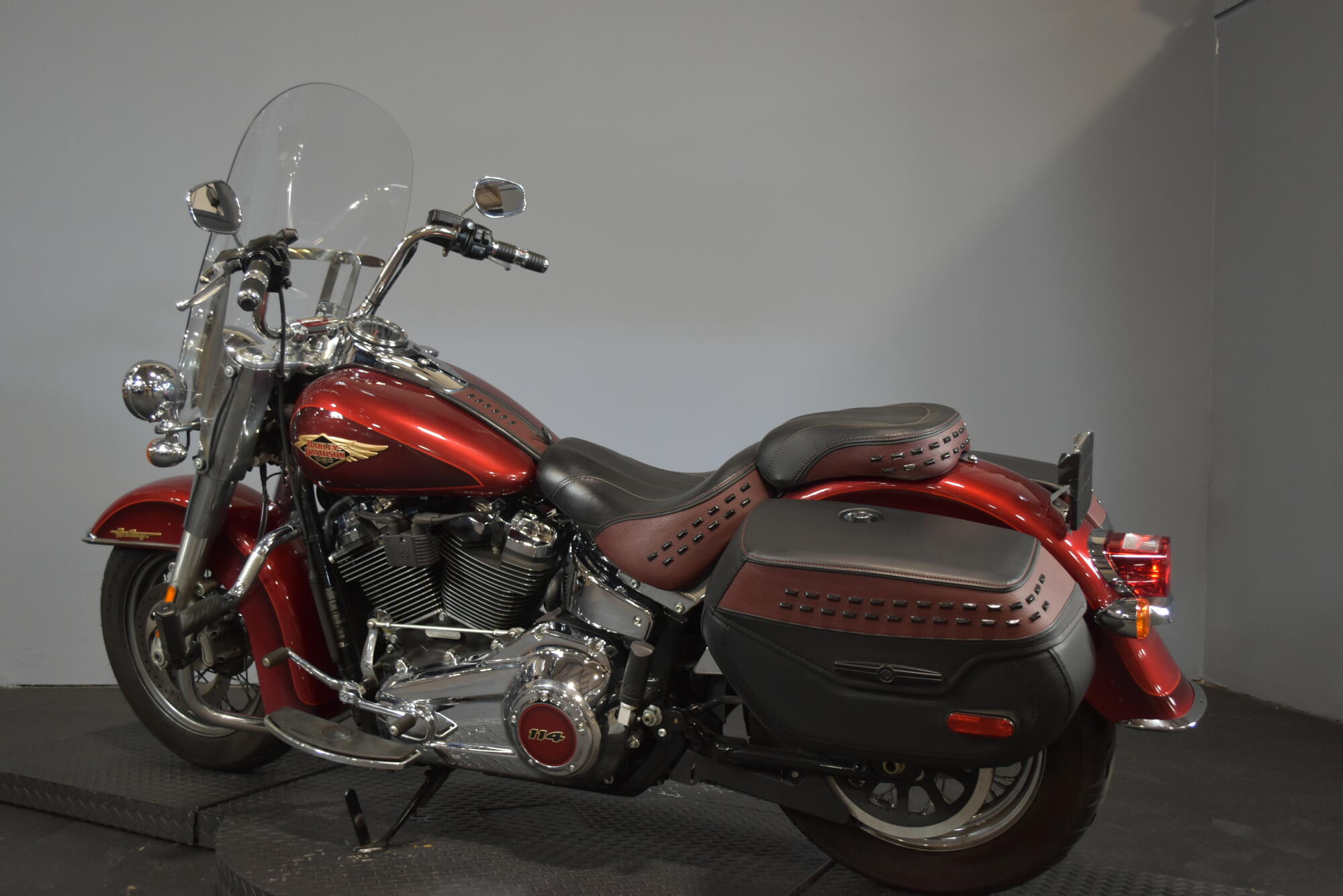 2023 Harley-Davidson® Heritage Classic Heirloom Red Fade, photo 5