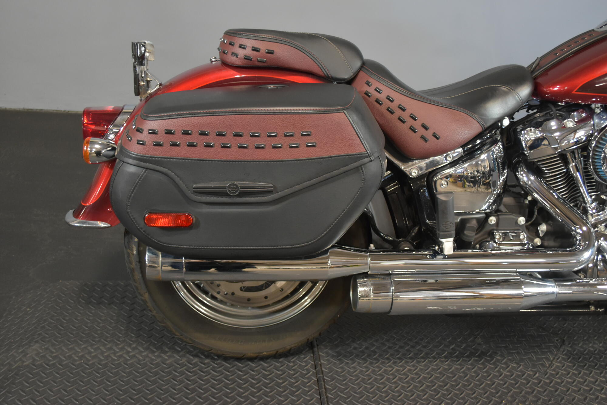 2023 Harley-Davidson® Heritage Classic Heirloom Red Fade, photo 11