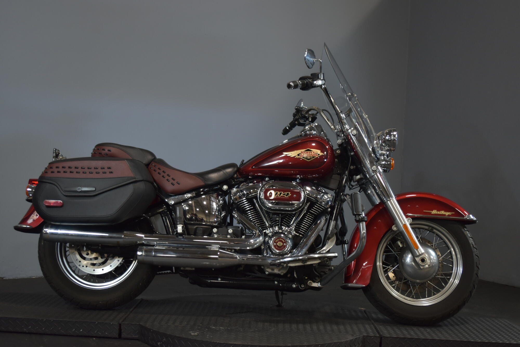 2023 Harley-Davidson® Heritage Classic Heirloom Red Fade, photo 24