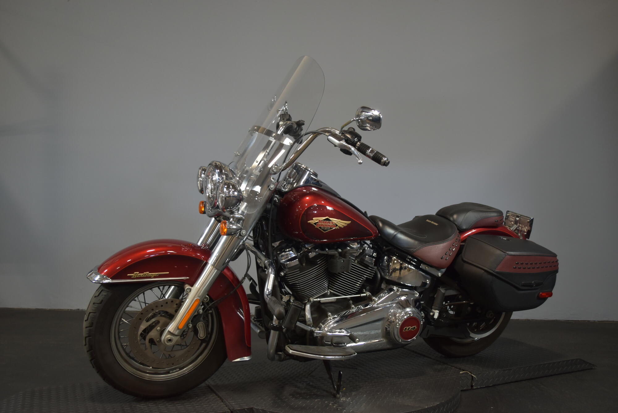 2023 Harley-Davidson® Heritage Classic Heirloom Red Fade, photo 4
