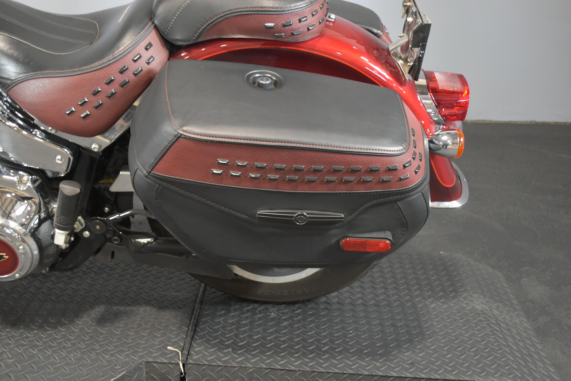 2023 Harley-Davidson® Heritage Classic Heirloom Red Fade, photo 14