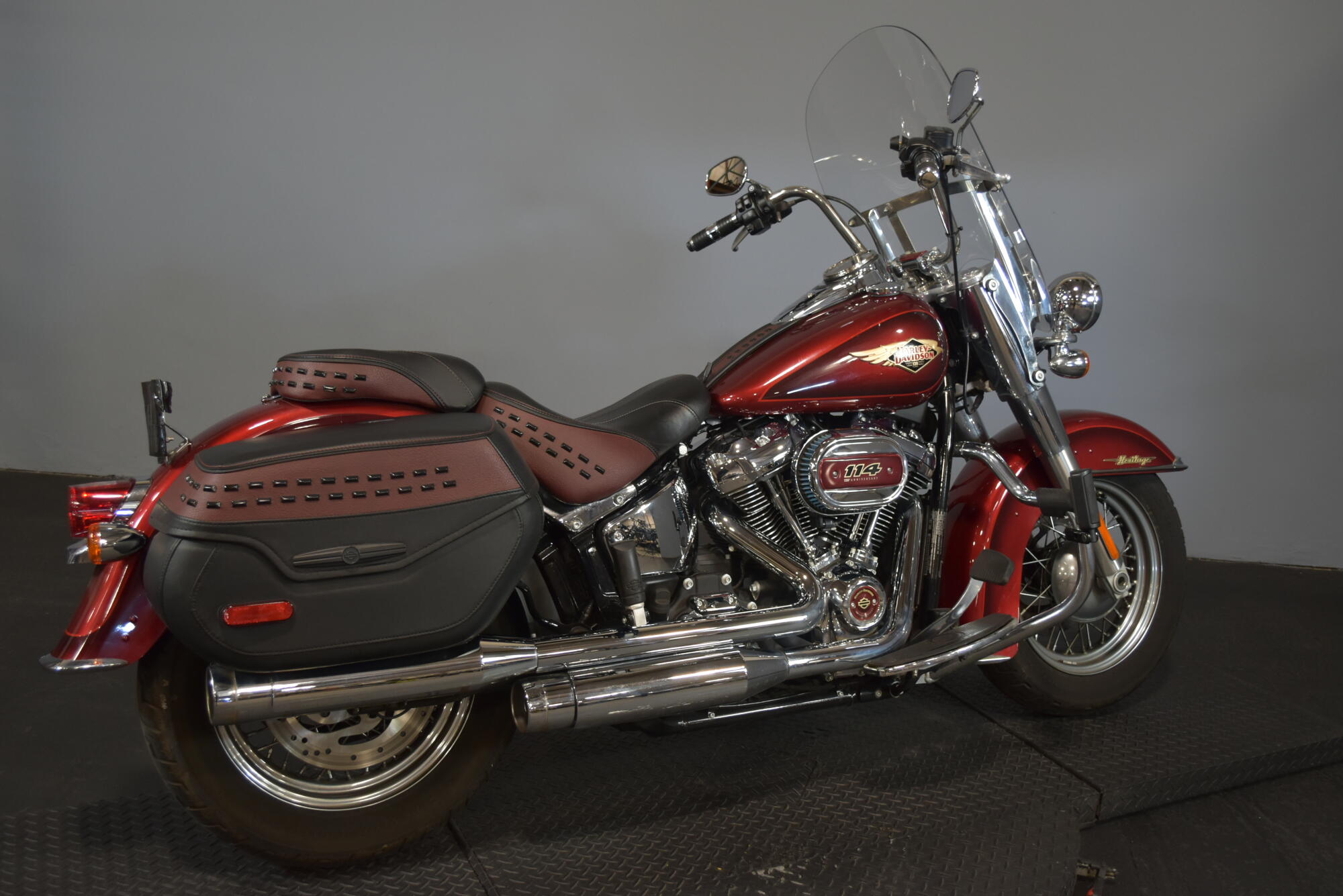 2023 Harley-Davidson® Heritage Classic Heirloom Red Fade, photo 16