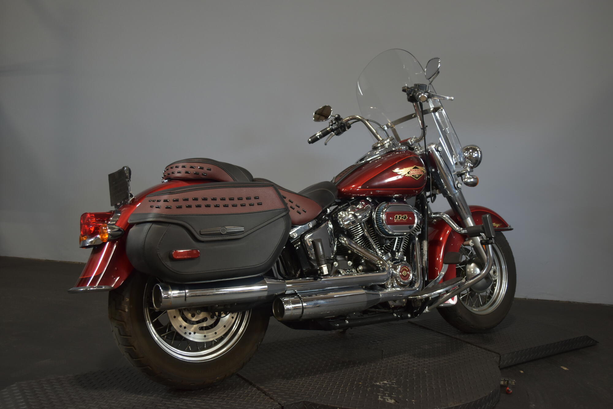 2023 Harley-Davidson® Heritage Classic Heirloom Red Fade, photo 8