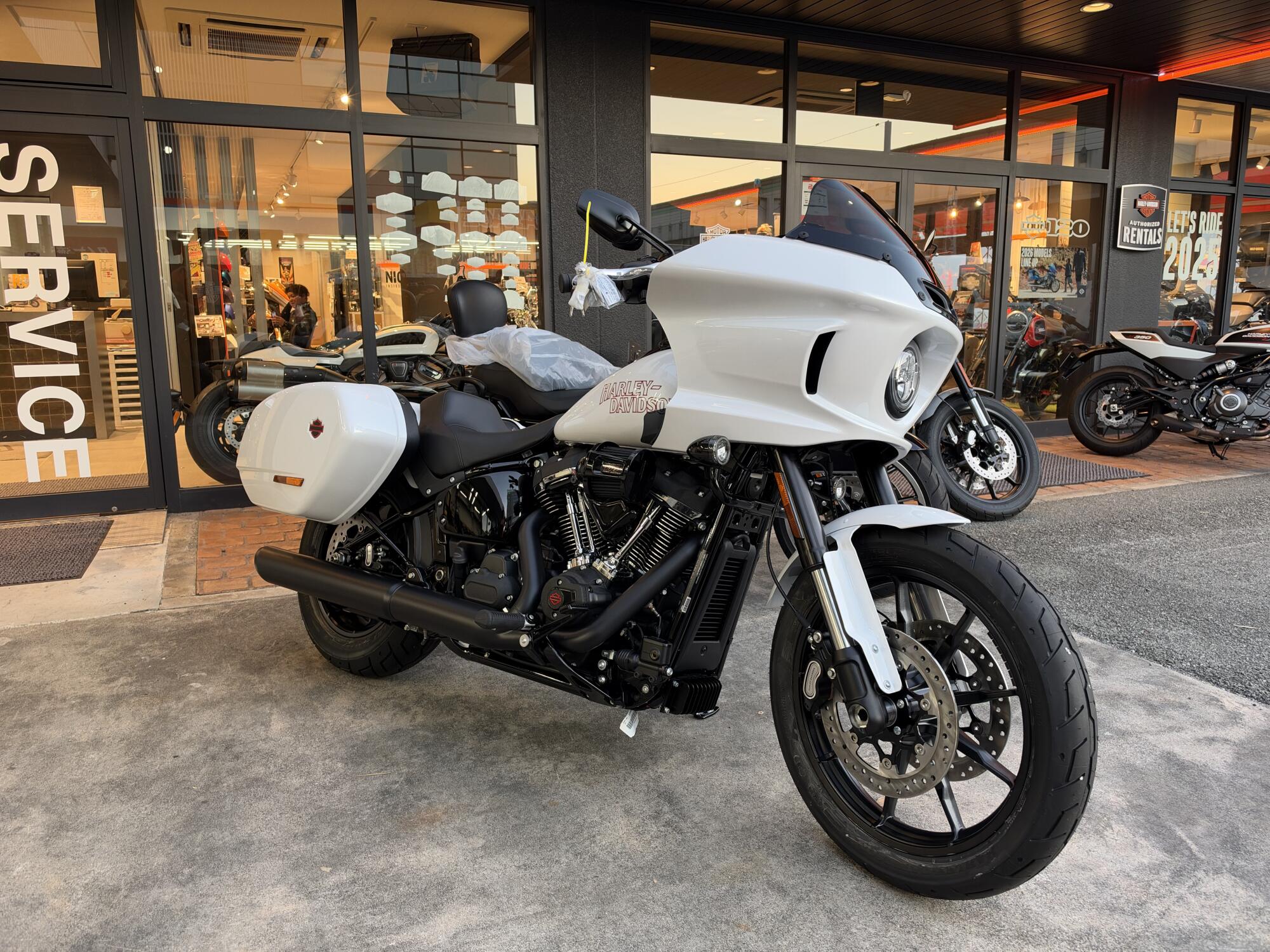 新車］2026年 ローライダーST White Onyx Pearl ／Black Trim | Harley